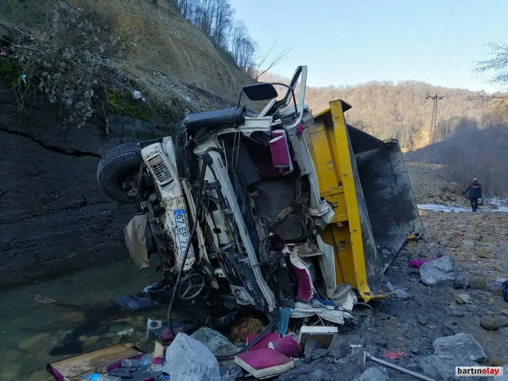 Buzlu yollarda 3 kaza, 13 yaralı