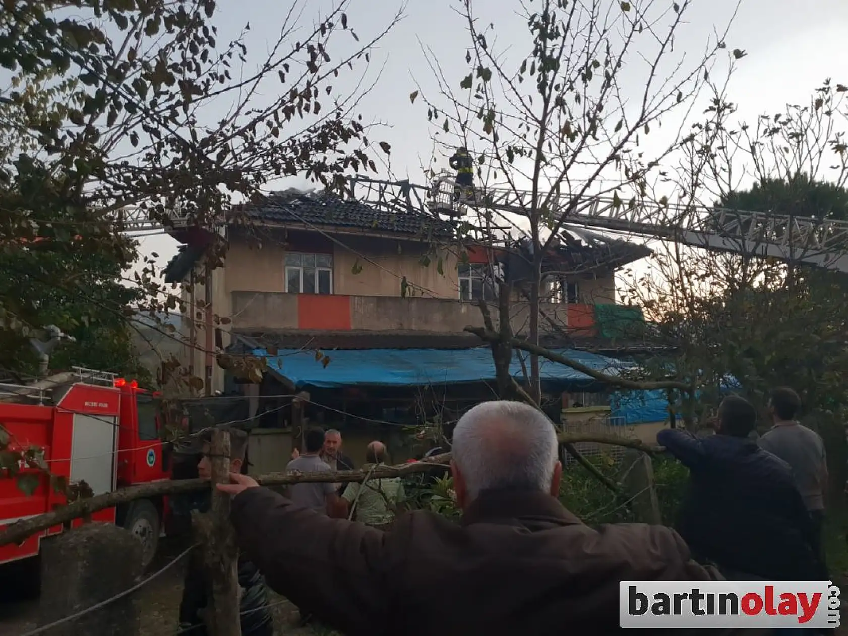 Çatı katını alevler sardı