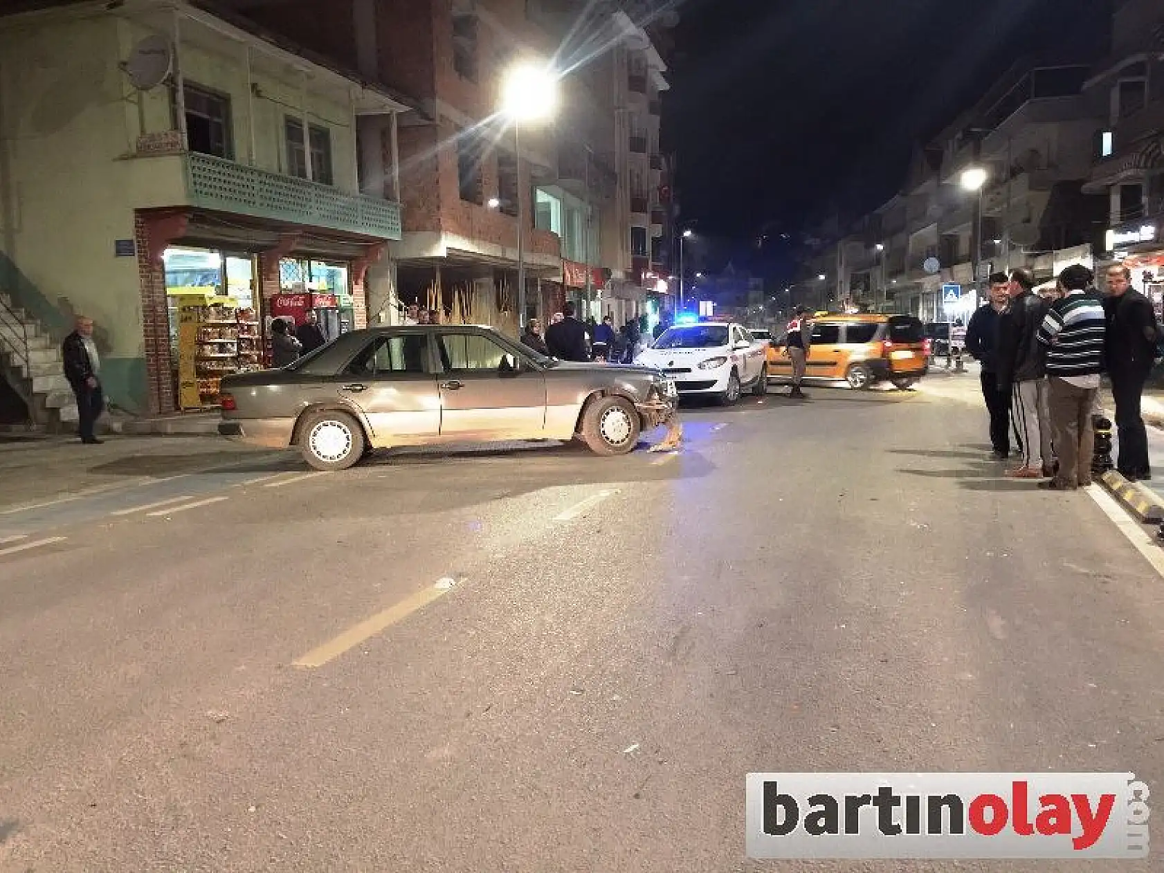 Otomobil ile motosiklet çarpıştı: 2 yaralı