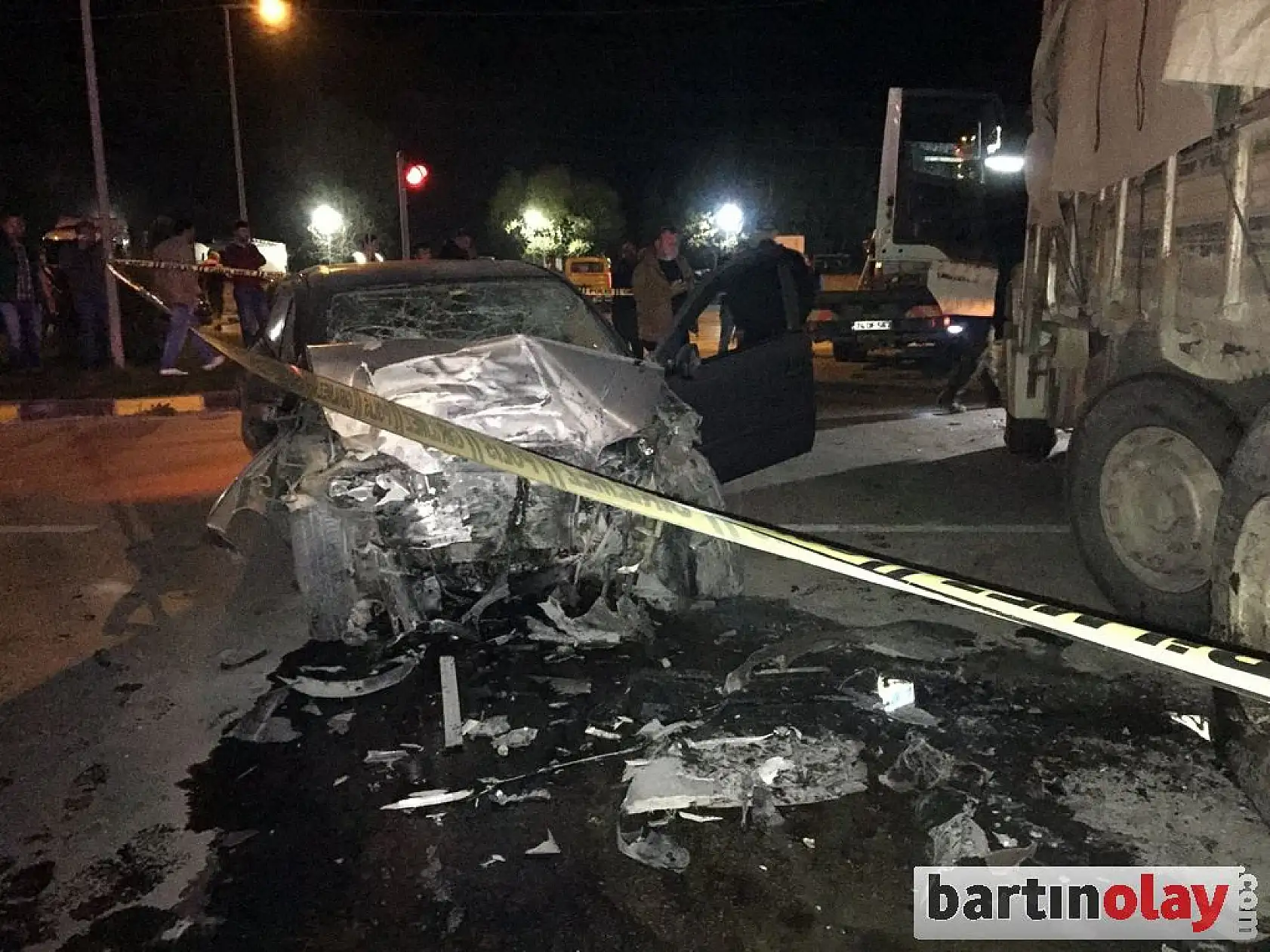 Çimento fabrikası kavşağında feci kaza