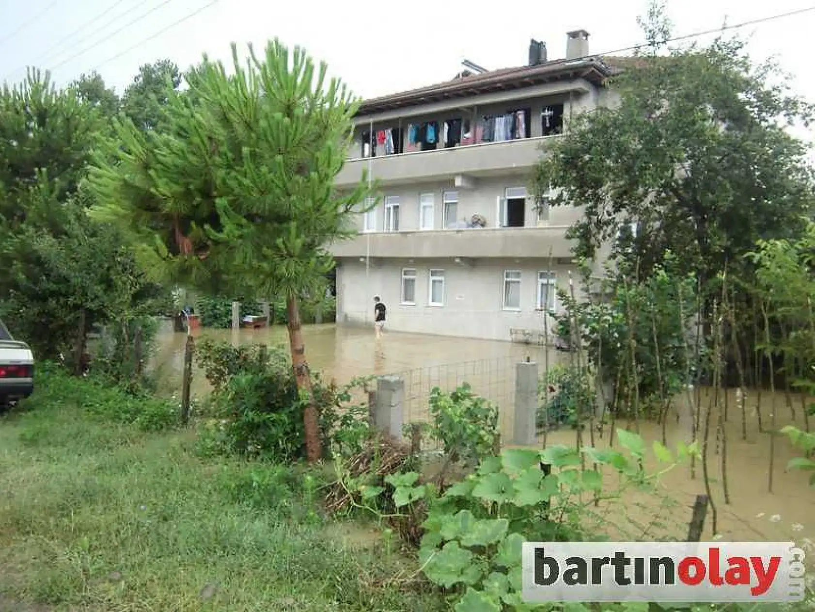 BARTIN'DA EV VE İŞYERLERİ SU ALTINDA KALDI