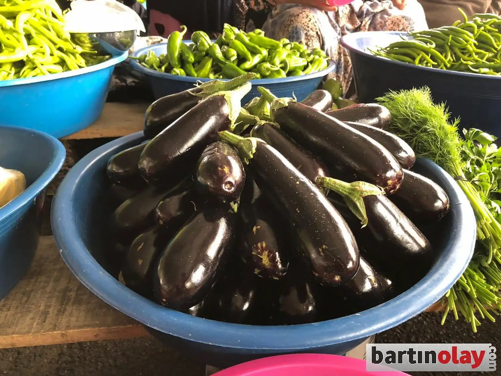 Galla pazarında sebze bolluğu