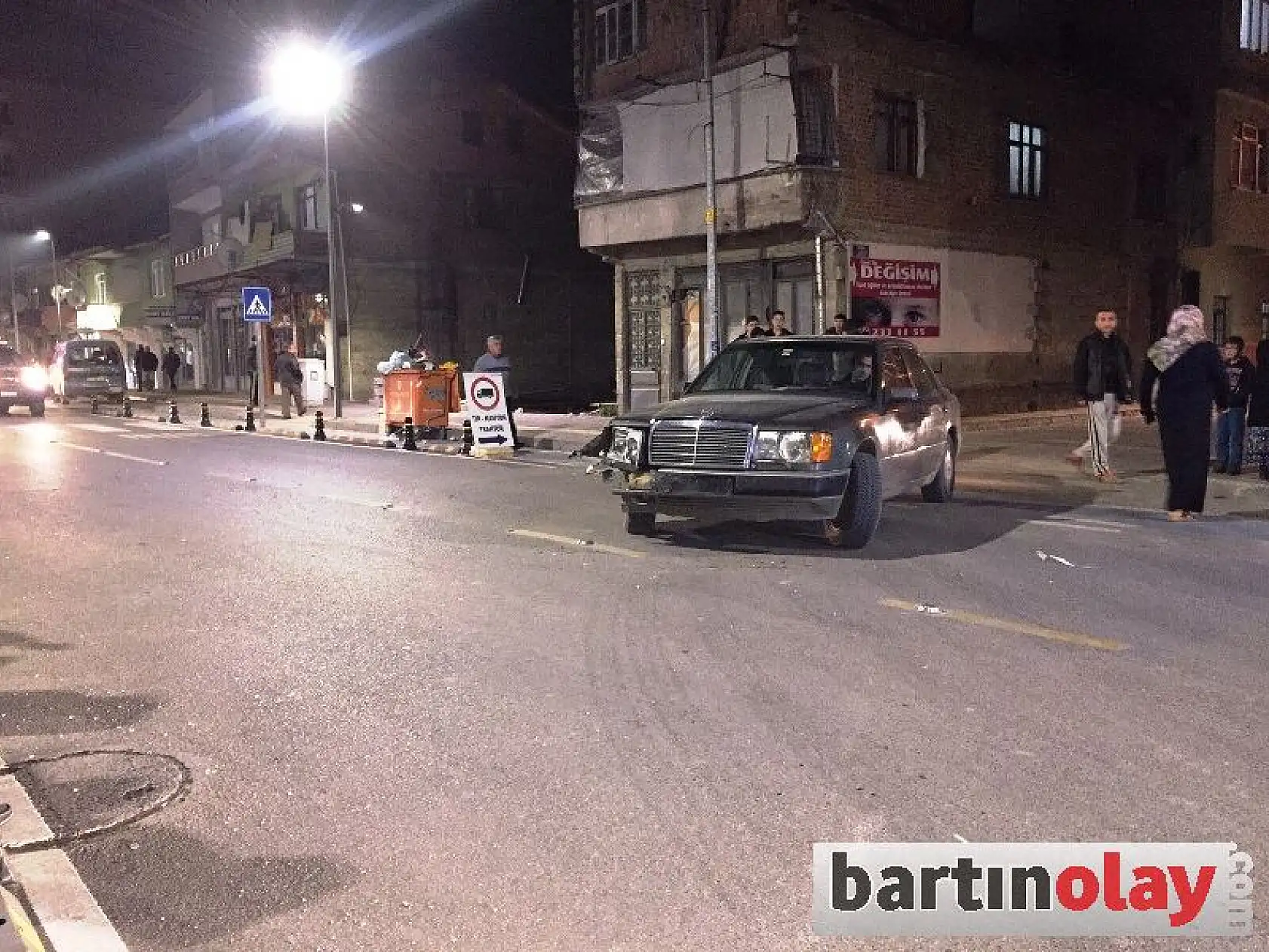 Otomobil ile motosiklet çarpıştı: 2 yaralı