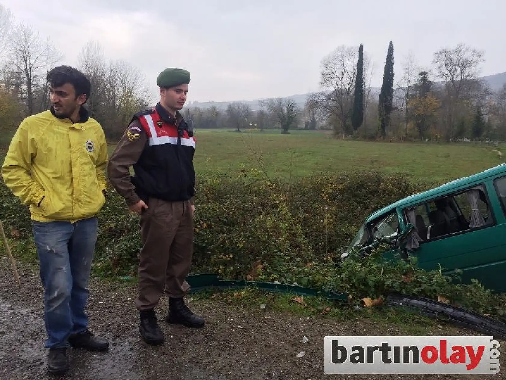 Minibüs ile tır çarpıştı: 2 yaralı