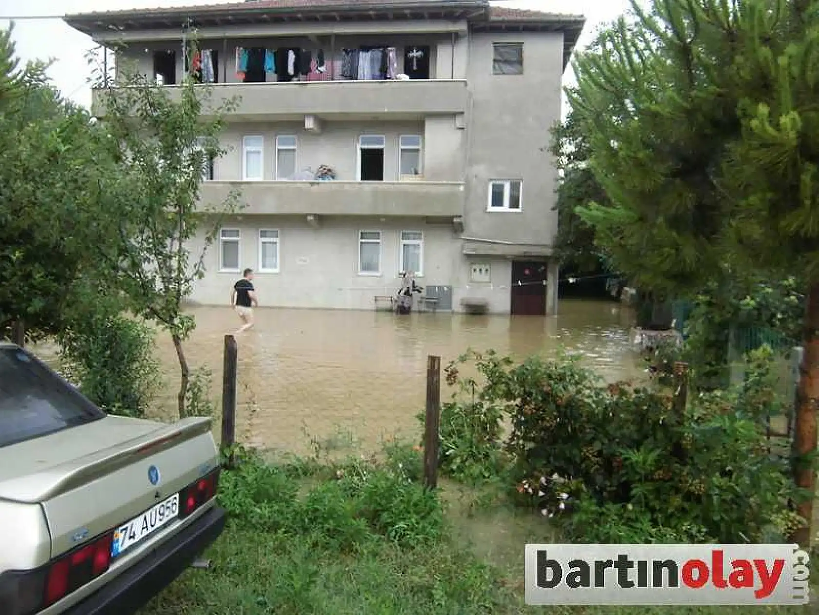 BARTIN'DA EV VE İŞYERLERİ SU ALTINDA KALDI