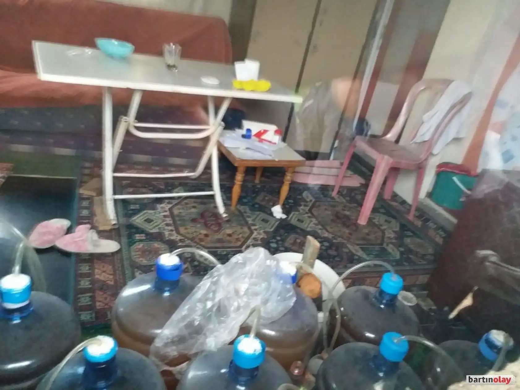 Damacanalar dolusu kaçak içki yakalandı