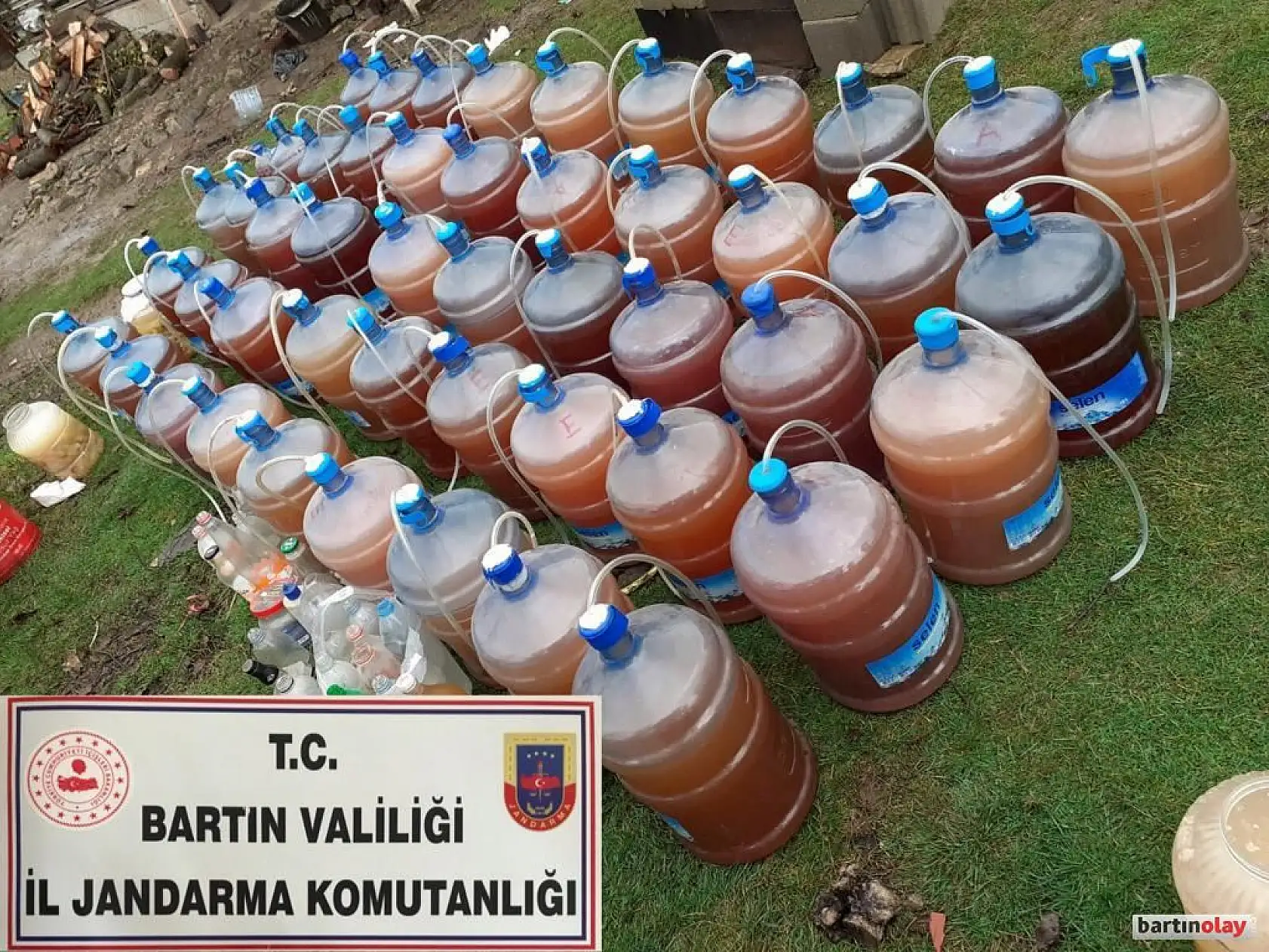 Damacanalar dolusu kaçak içki yakalandı