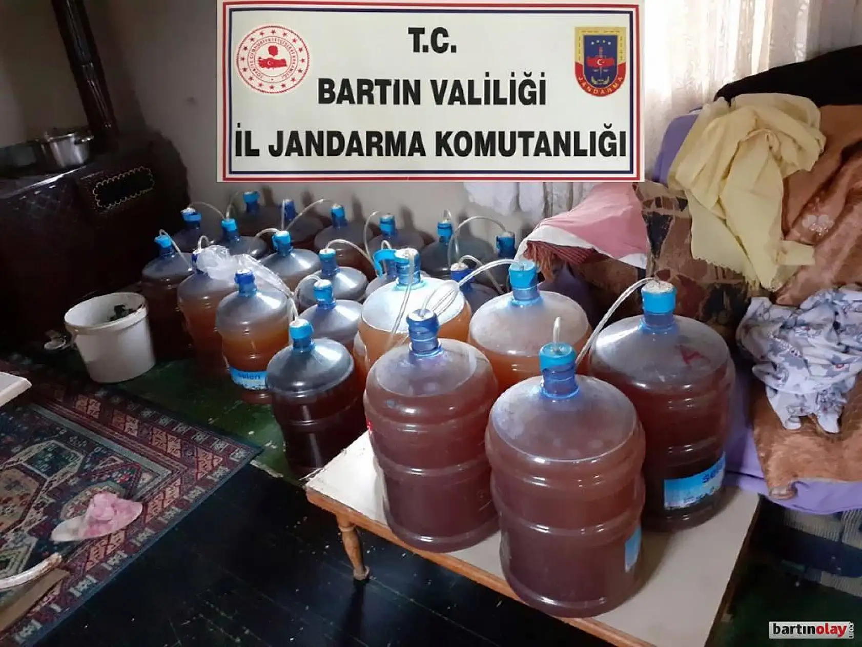 Damacanalar dolusu kaçak içki yakalandı