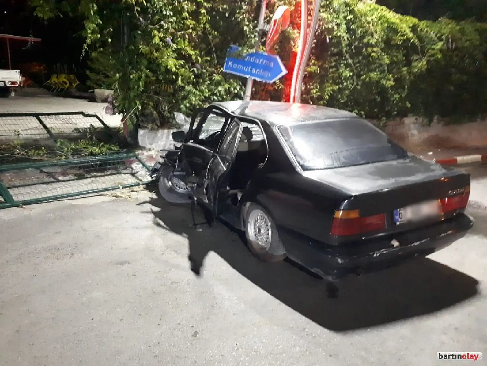 Duvara çarptı, faciadan dönüldü