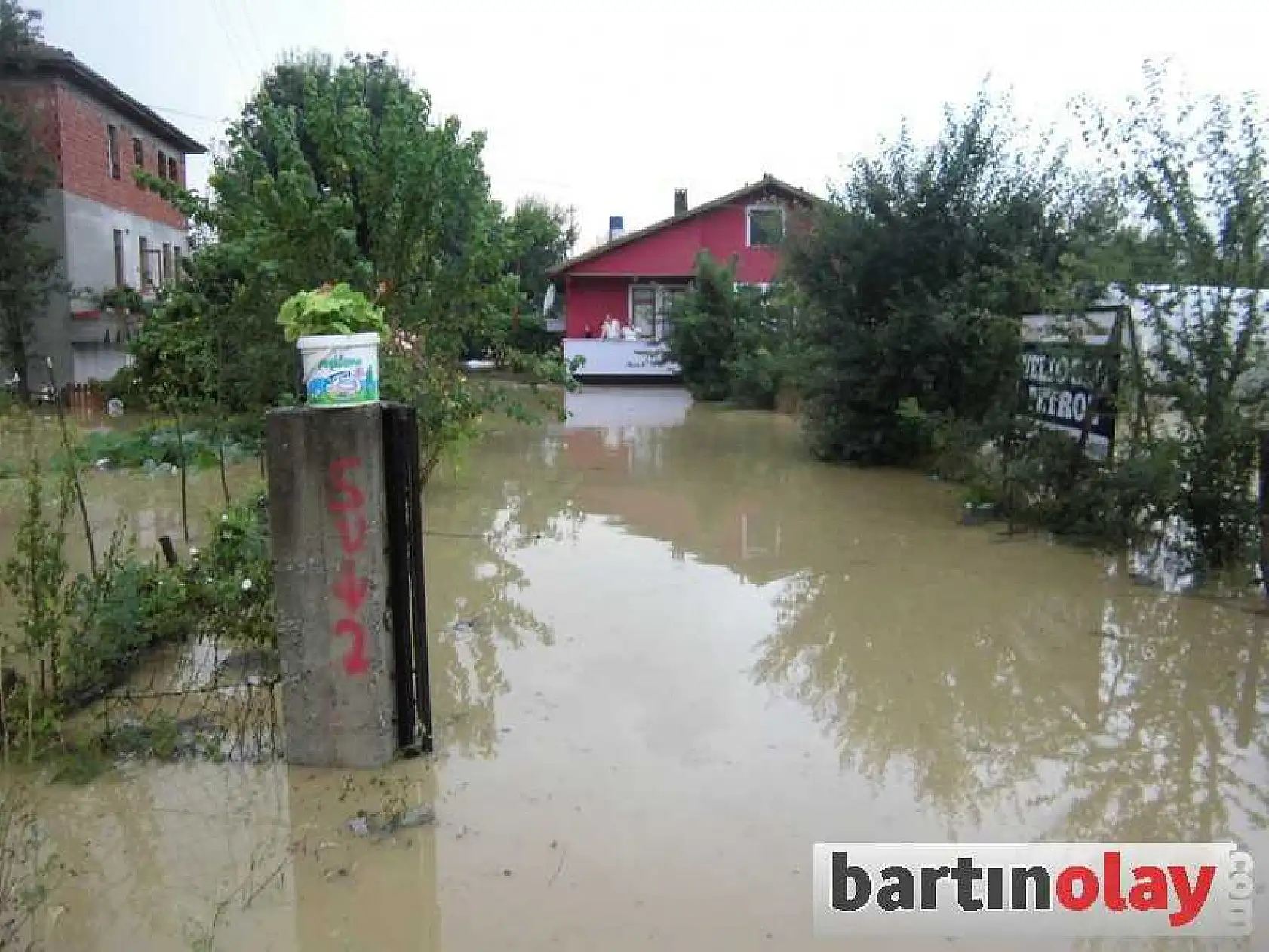BARTIN'DA EV VE İŞYERLERİ SU ALTINDA KALDI