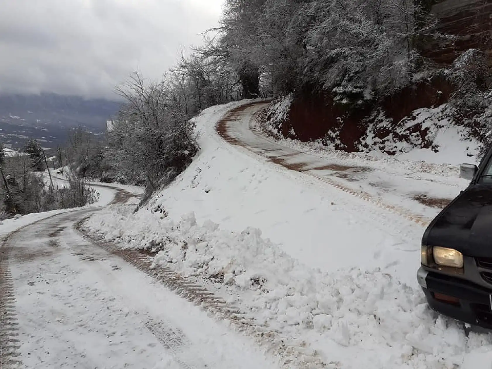 Ekipler harekete geçti, yollar açılıyor