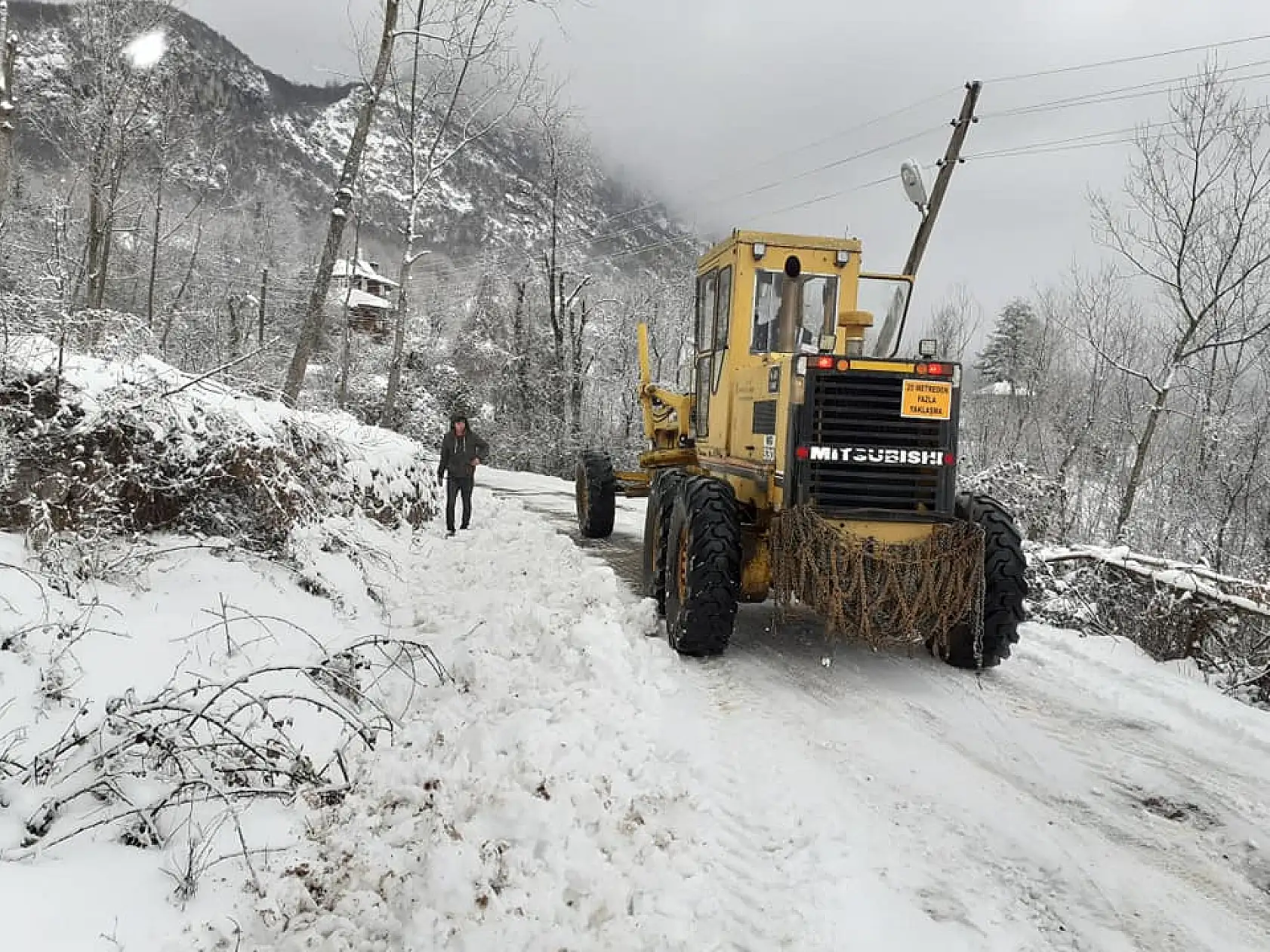 Ekipler harekete geçti, yollar açılıyor