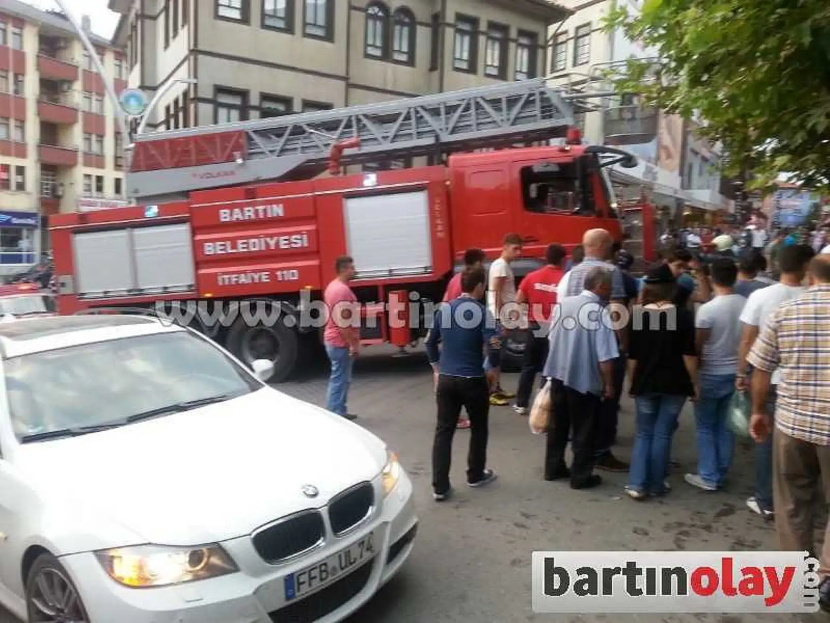 YANGINI SÖNDÜRMEK İSTERKEN DUMANDAN ZEHİRLENDİ