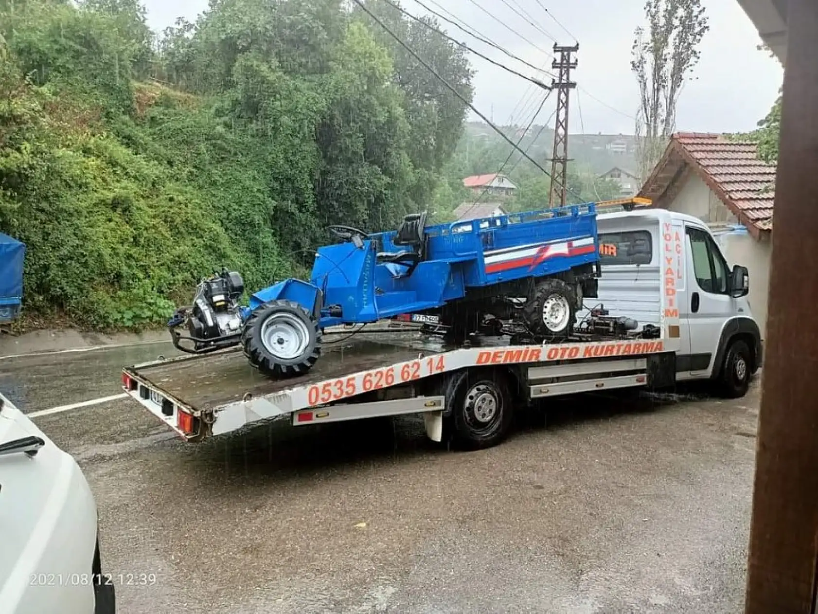 Akaryakıt tankeri yoldan çıktı