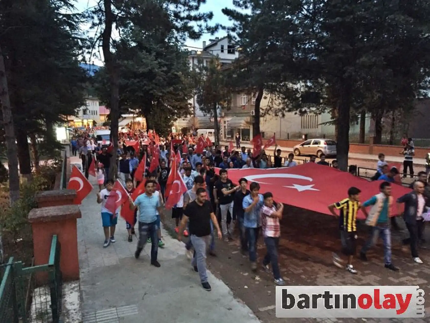 Ulus'ta yüzlerce kişi terörü lanetledi