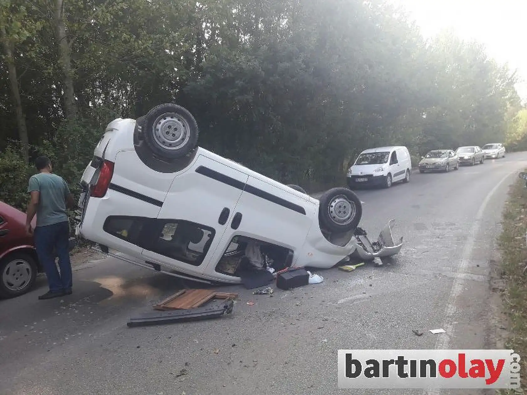 Kontrolden çıkan araç ters döndü