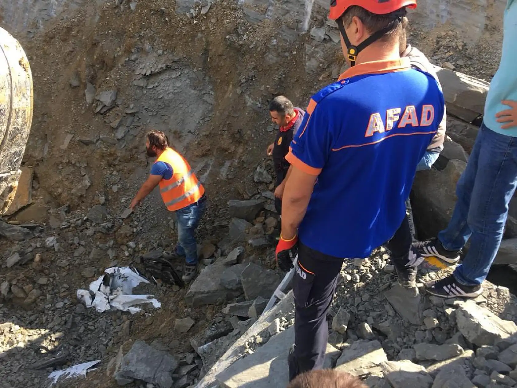 Hastane temelinde toprak kayması, 1 Ölü
