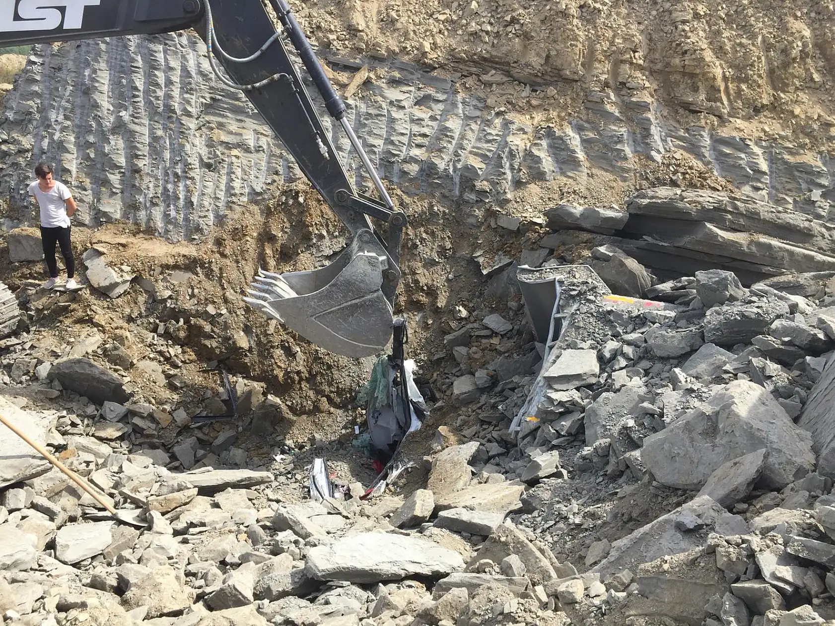 Hastane temelinde toprak kayması, 1 Ölü