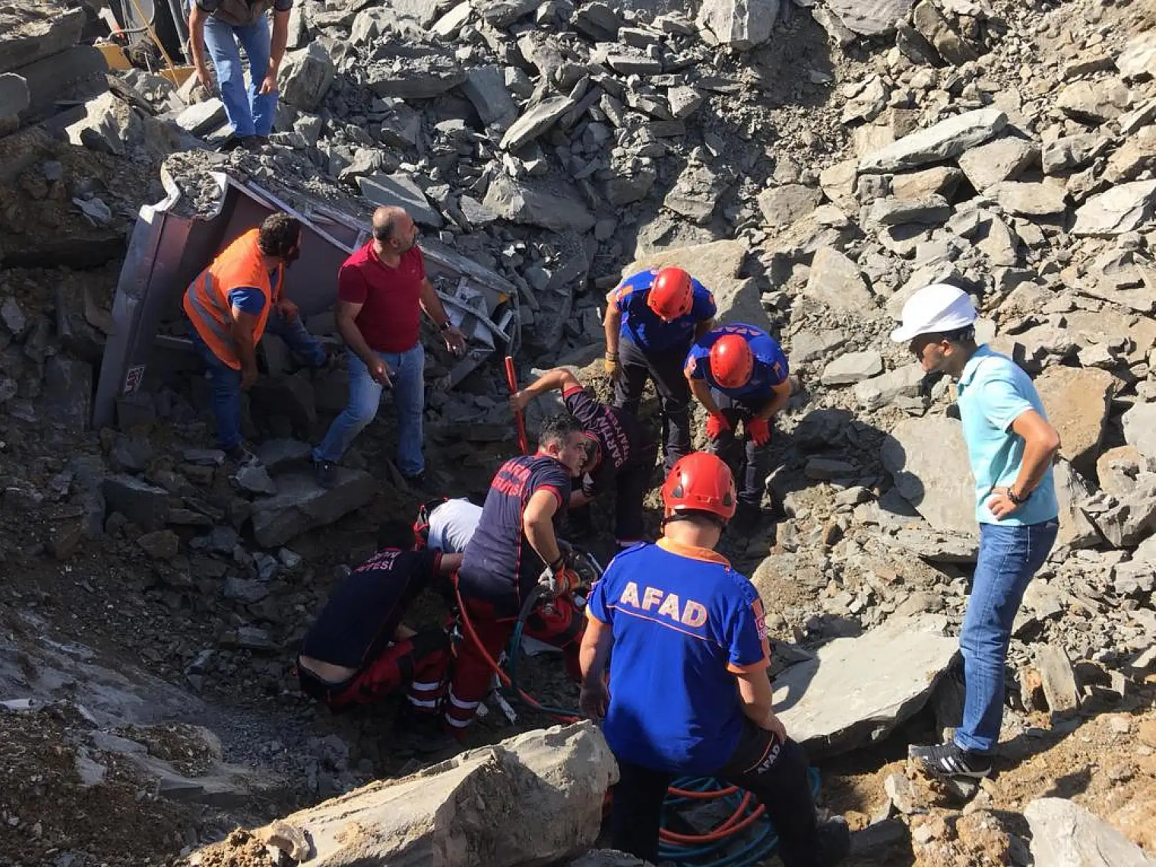 Hastane temelinde toprak kayması, 1 Ölü