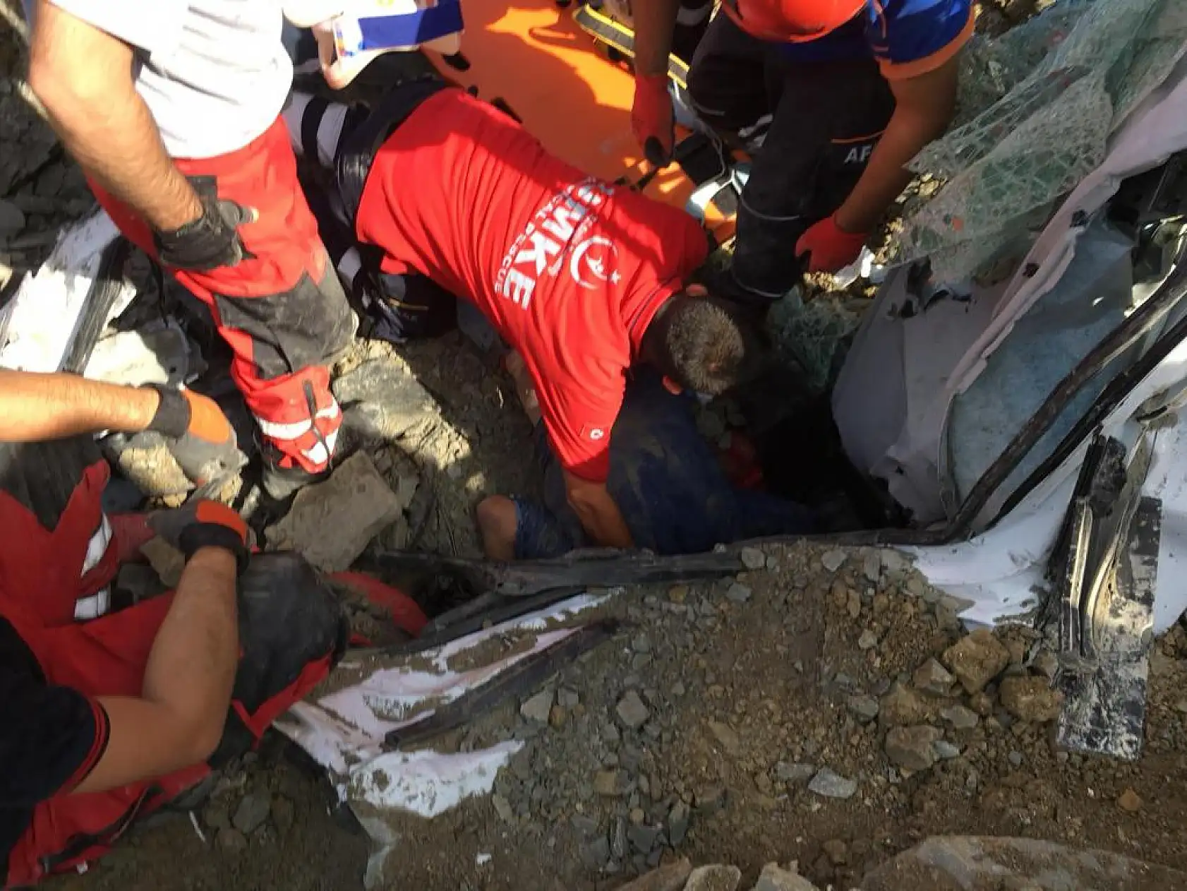 Hastane temelinde toprak kayması, 1 Ölü