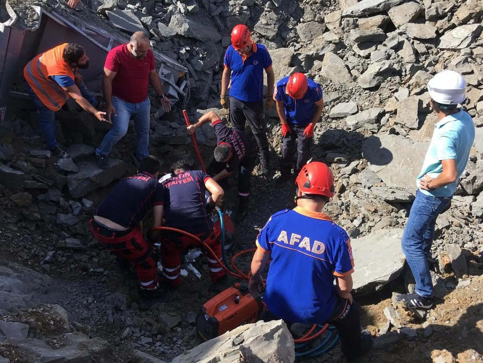 Hastane temelinde toprak kayması, 1 Ölü