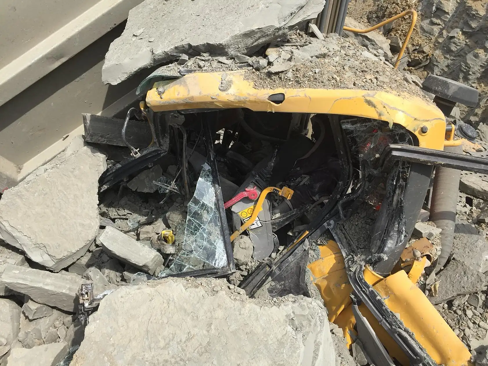 Hastane temelinde toprak kayması, 1 Ölü