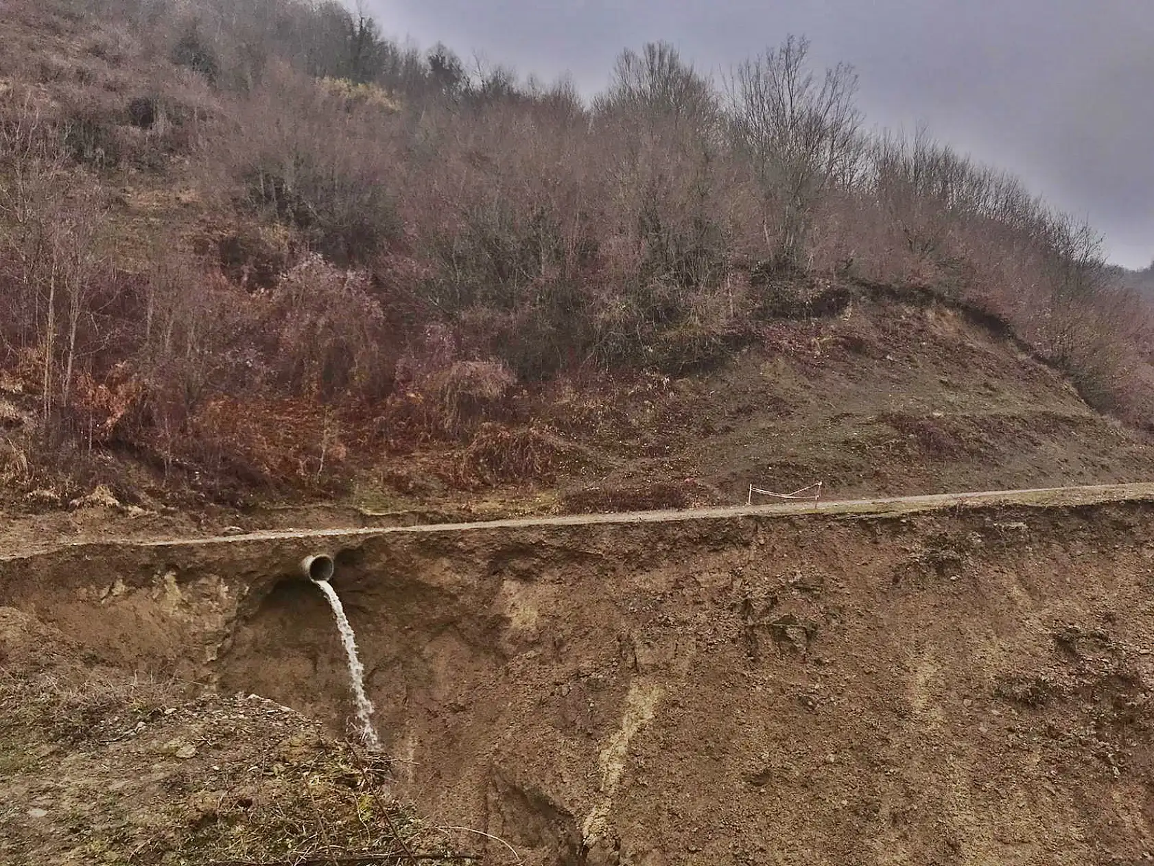 Heyelan nedeniyle yol kapandı