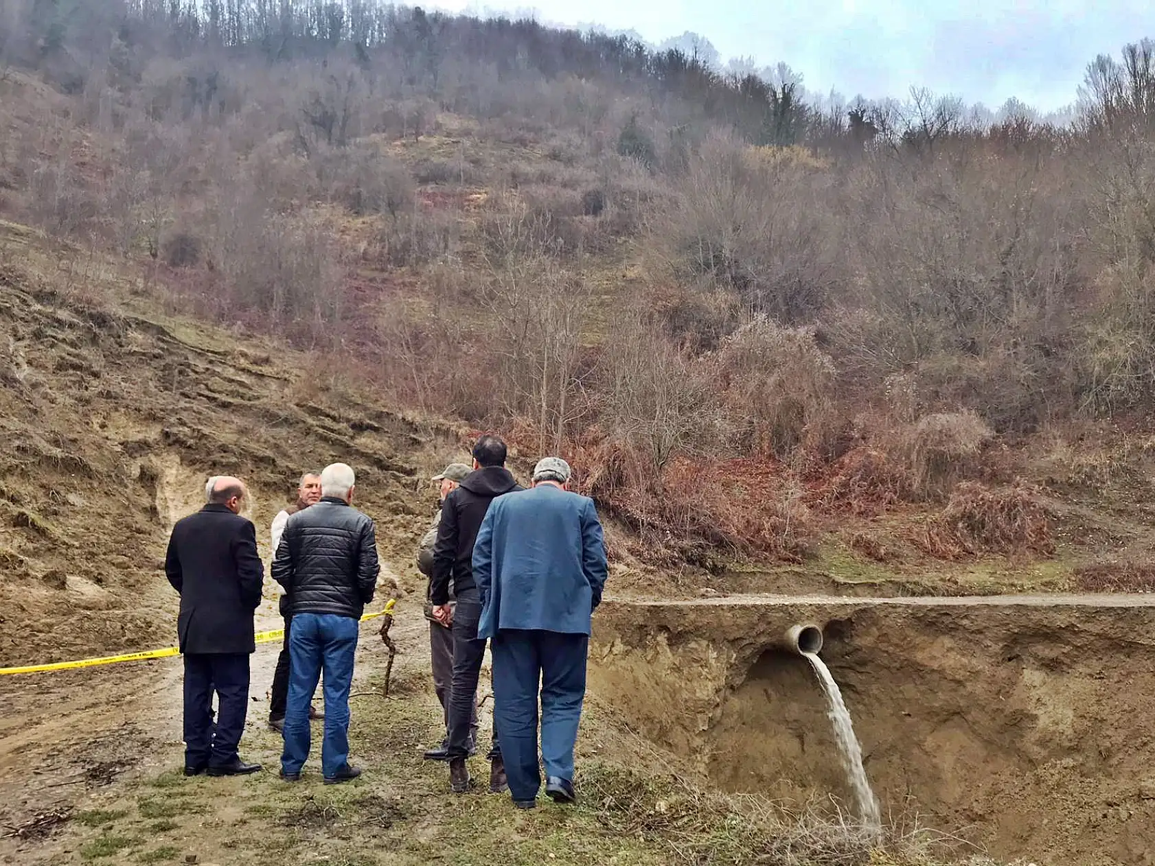 Heyelan nedeniyle yol kapandı