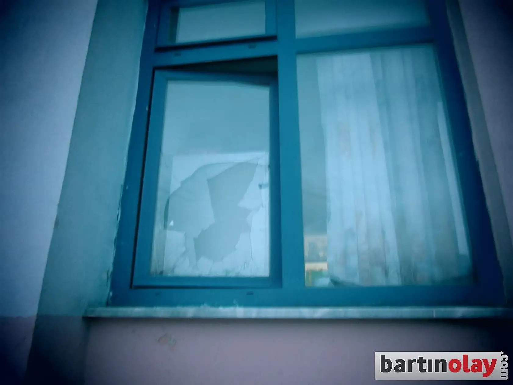 Hırsız kanepenin içinde yakalandı