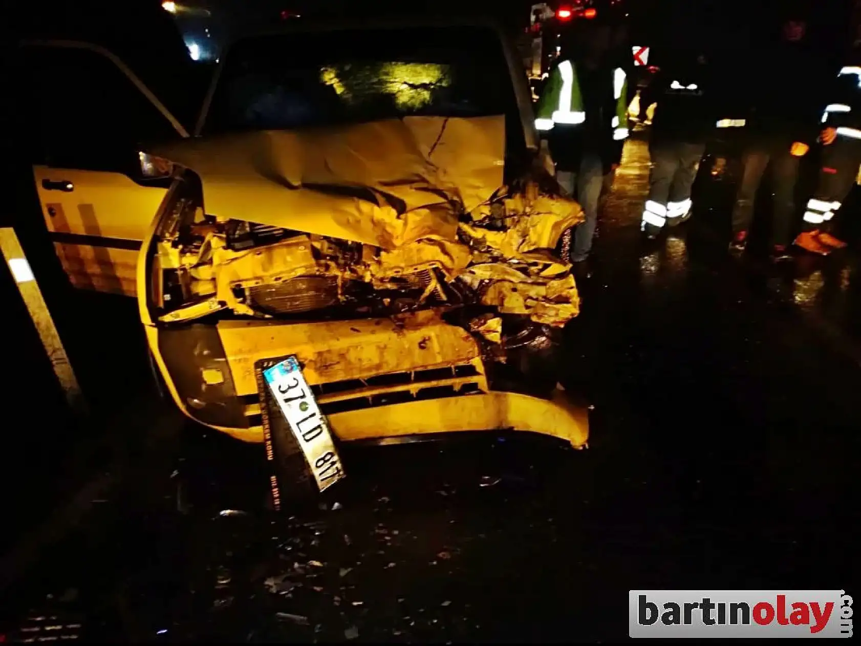 İki araç çarpıştı, 2 yaralı