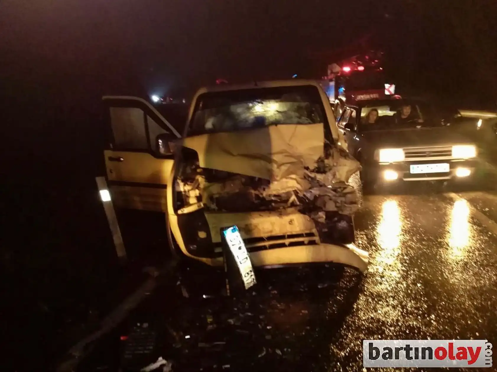 İki araç çarpıştı, 2 yaralı