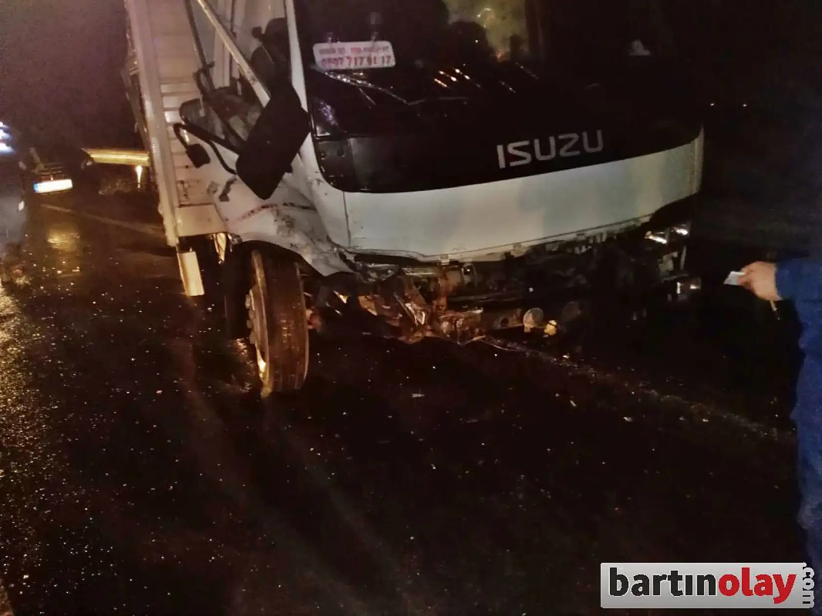 İki araç çarpıştı, 2 yaralı