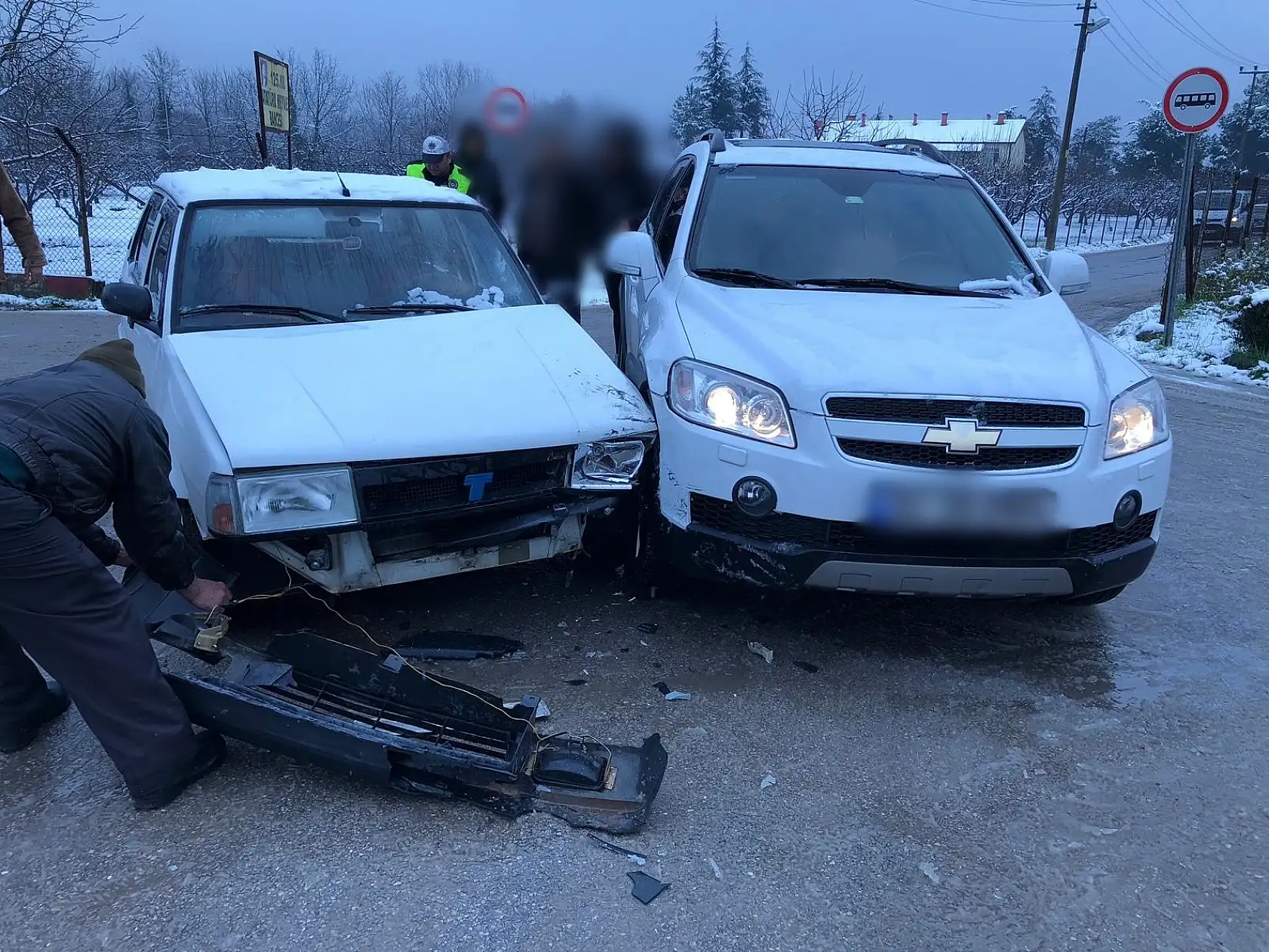 İki araç çarpıştı