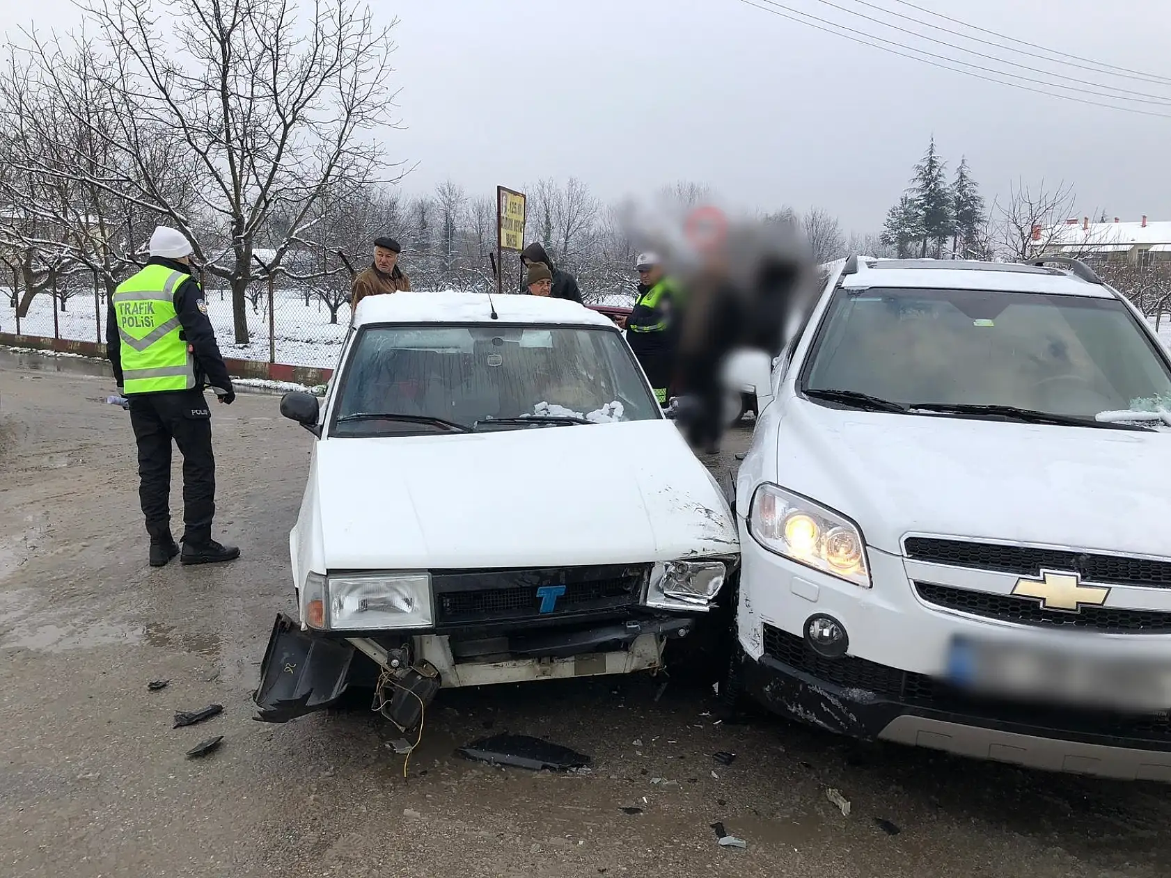 İki araç çarpıştı