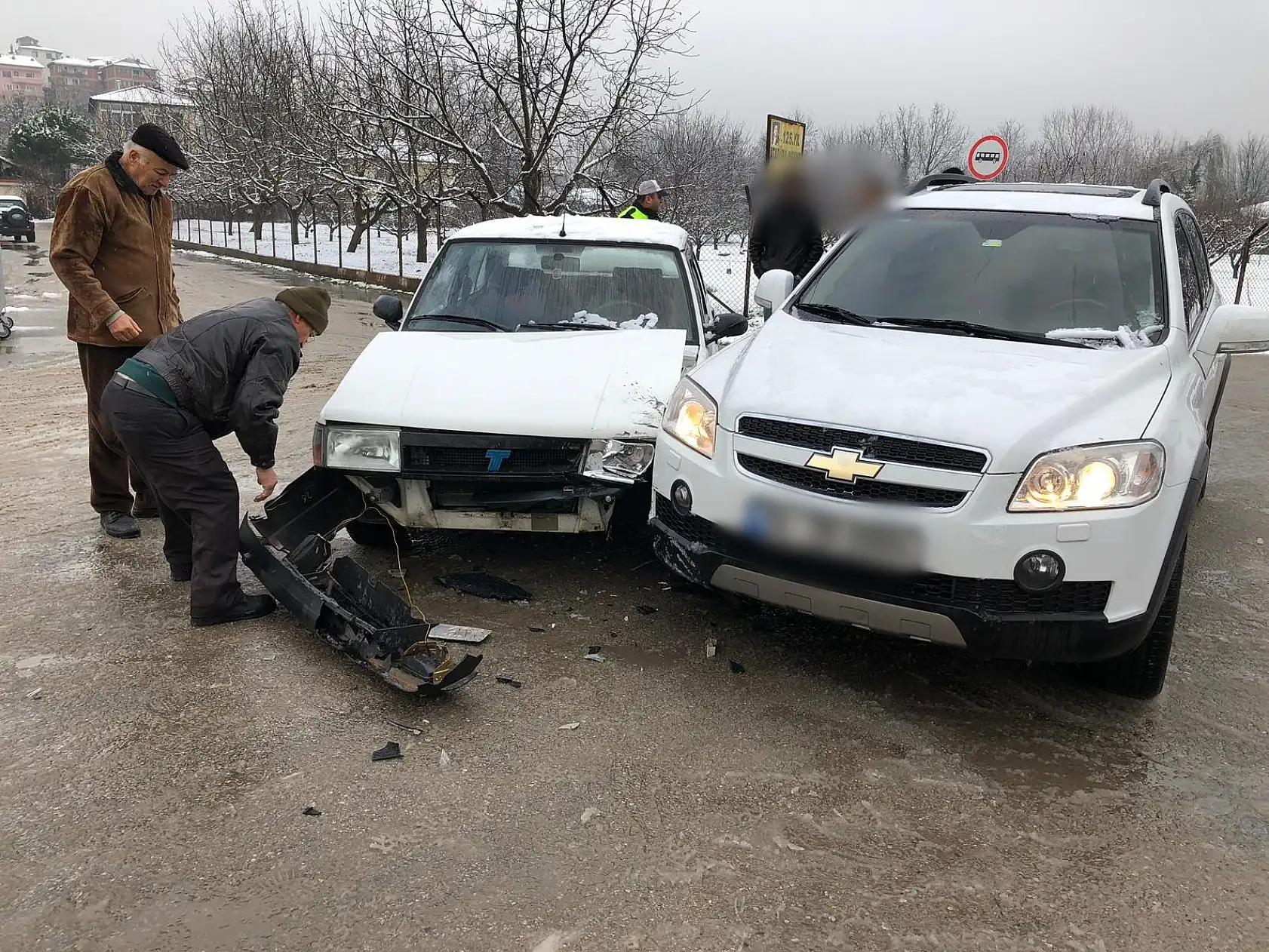 İki araç çarpıştı