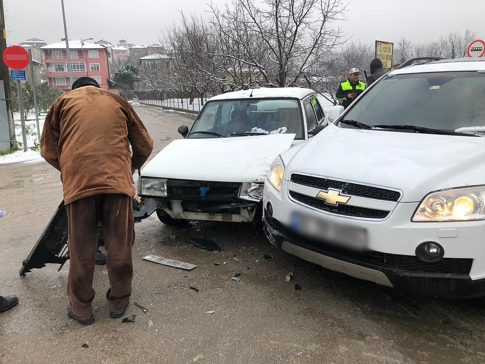 İki araç çarpıştı