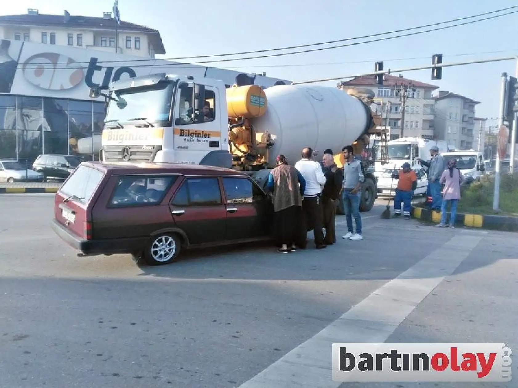 İki kavşakta birden kaza