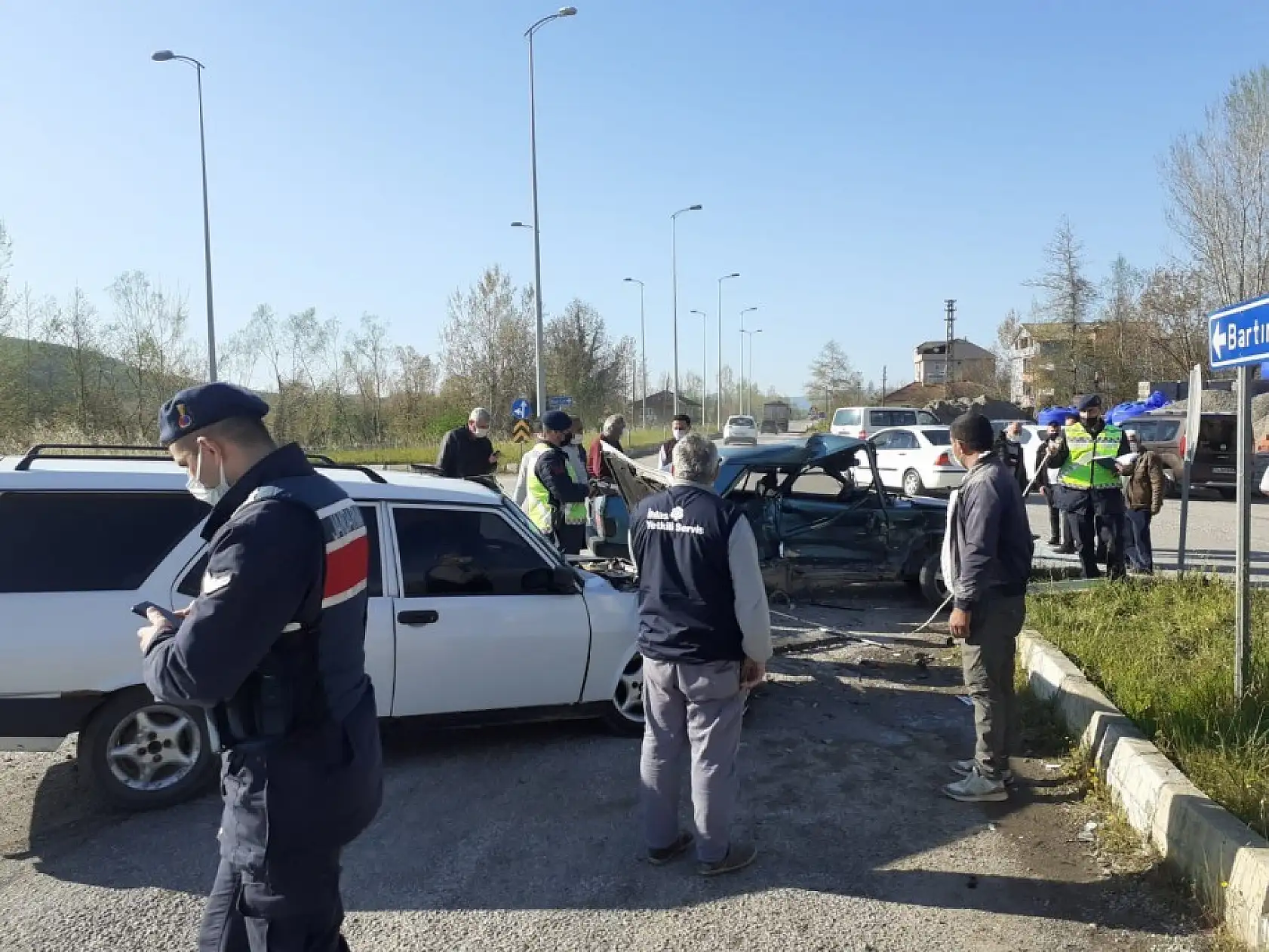 Kavşakta iki Tofaş çarpıştı