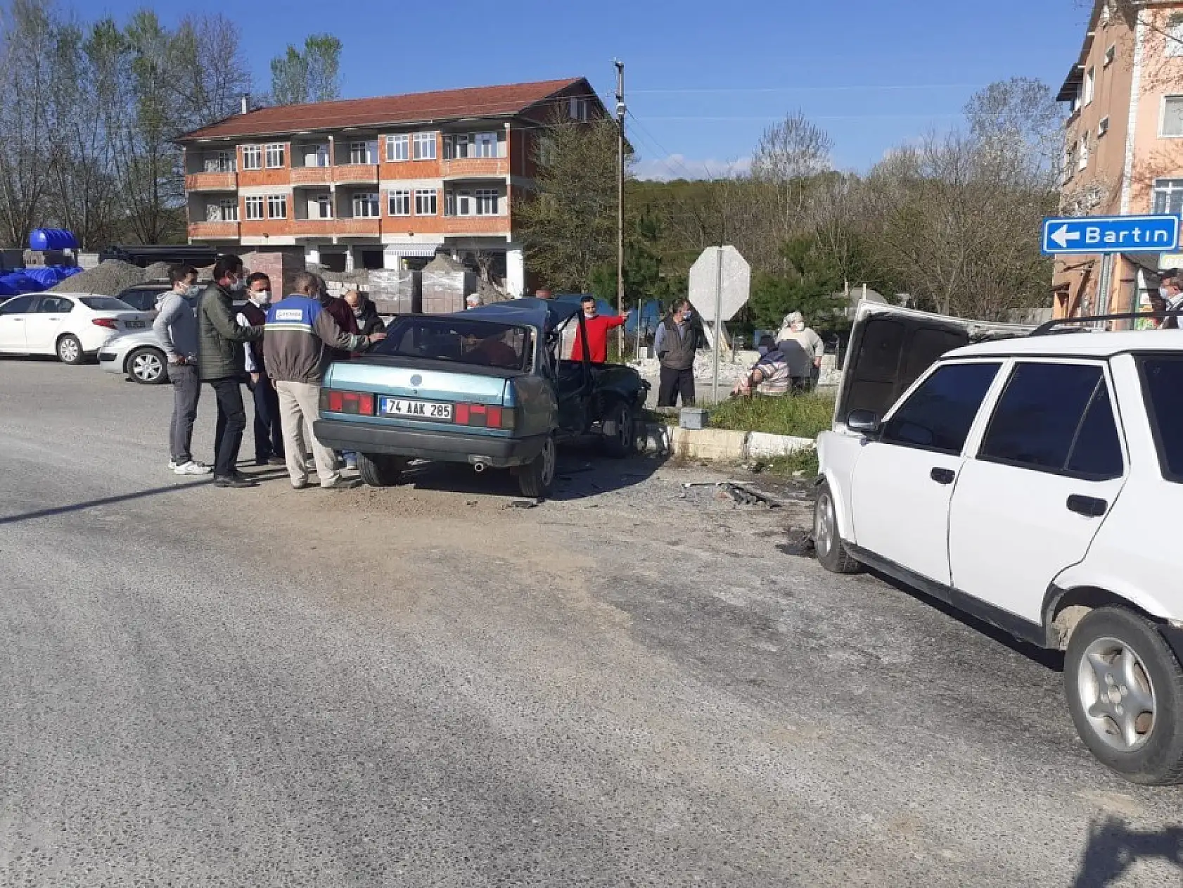 Kavşakta iki Tofaş çarpıştı