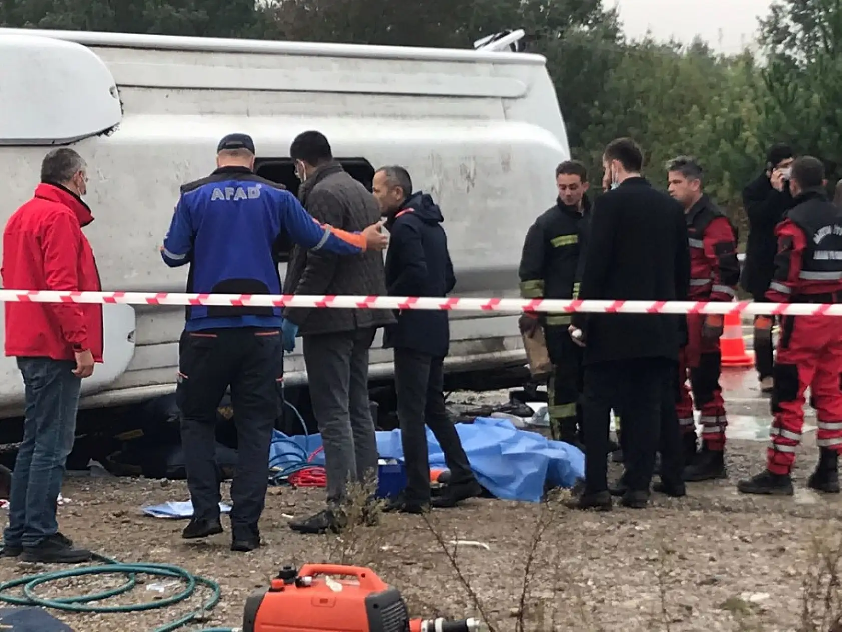 Midibüs devrildi, 2 ölü 18 yaralı