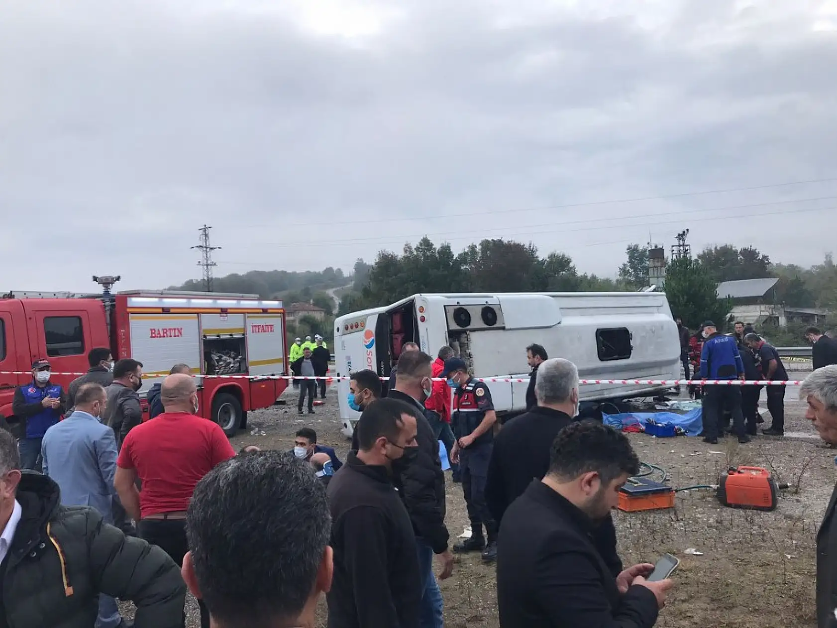 Midibüs devrildi, 2 ölü 18 yaralı