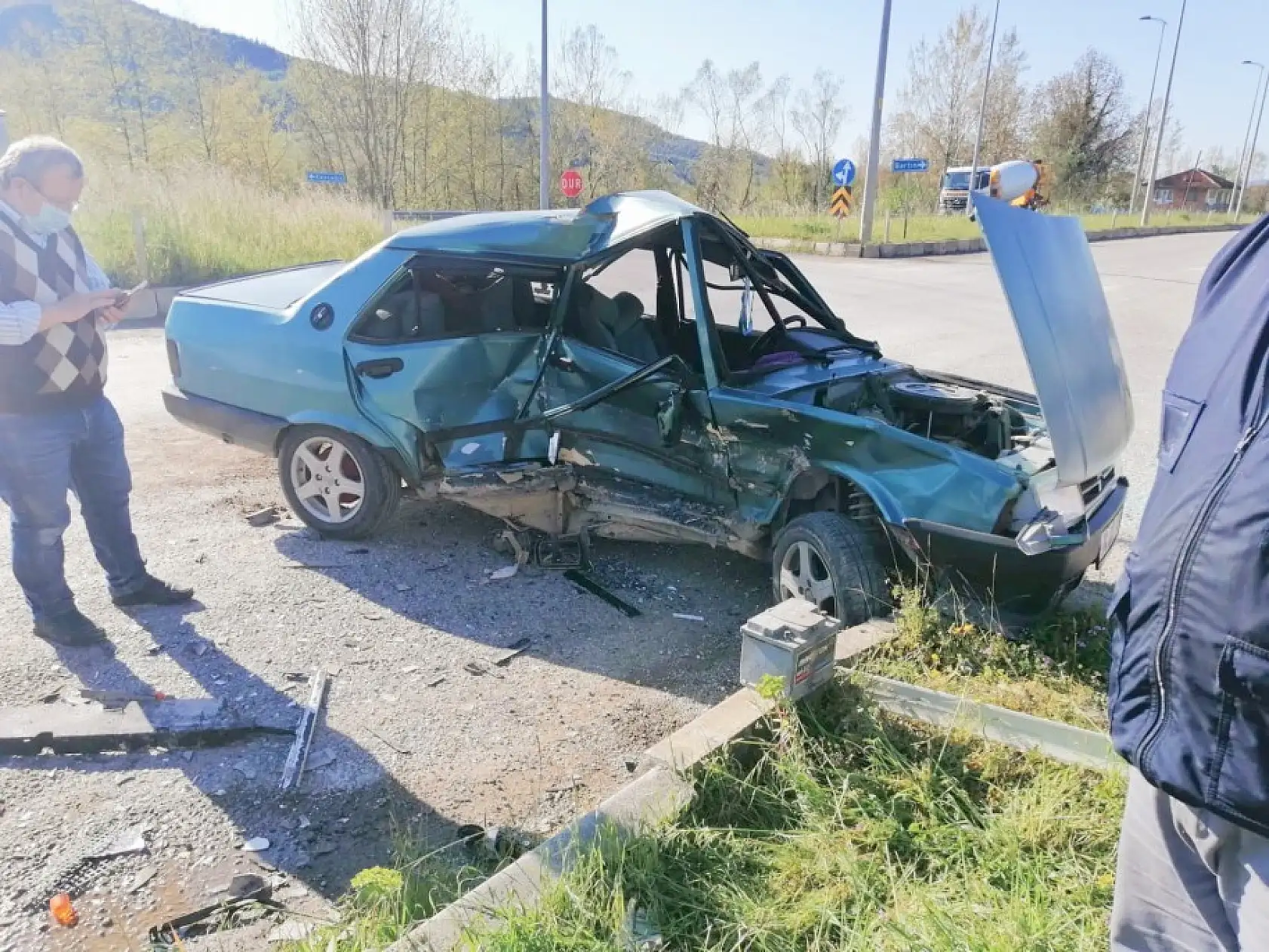 Kavşakta iki Tofaş çarpıştı