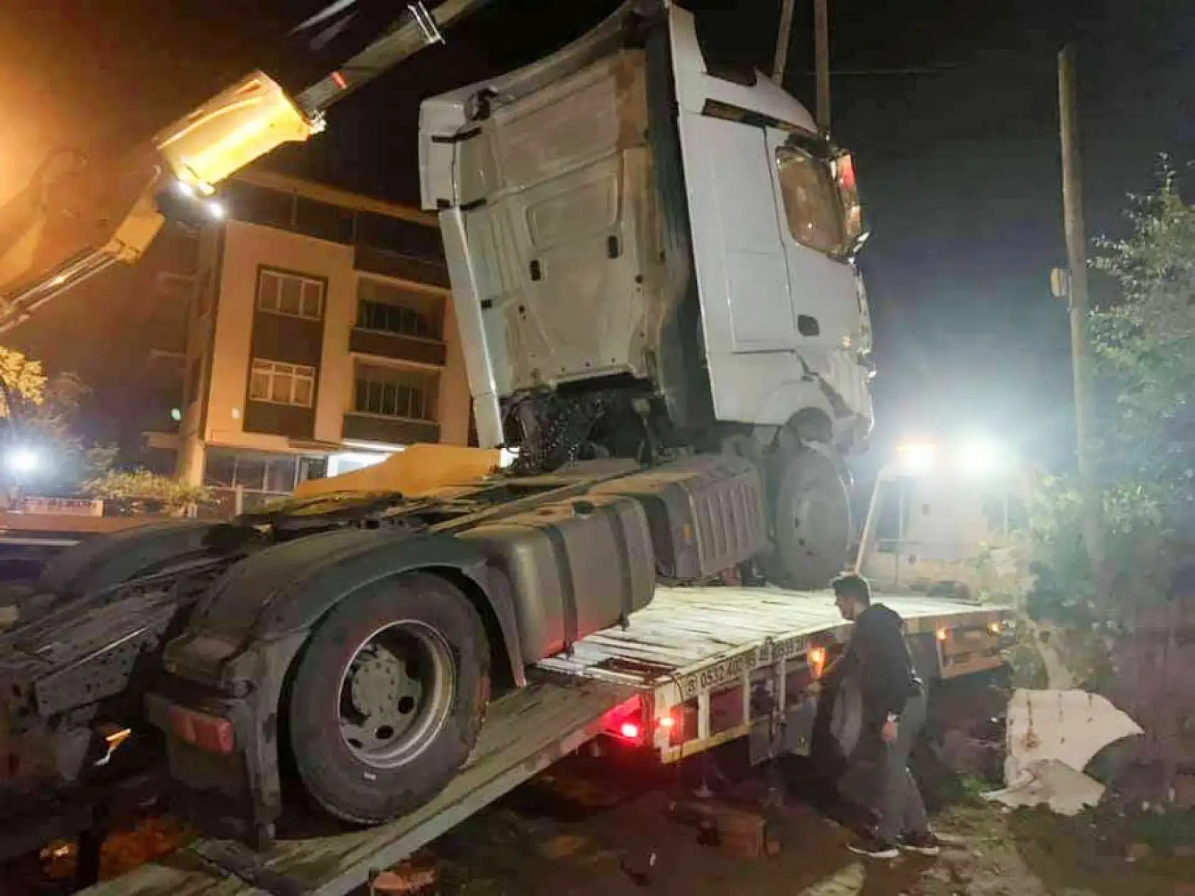 Silobas evin bahçesine girdi