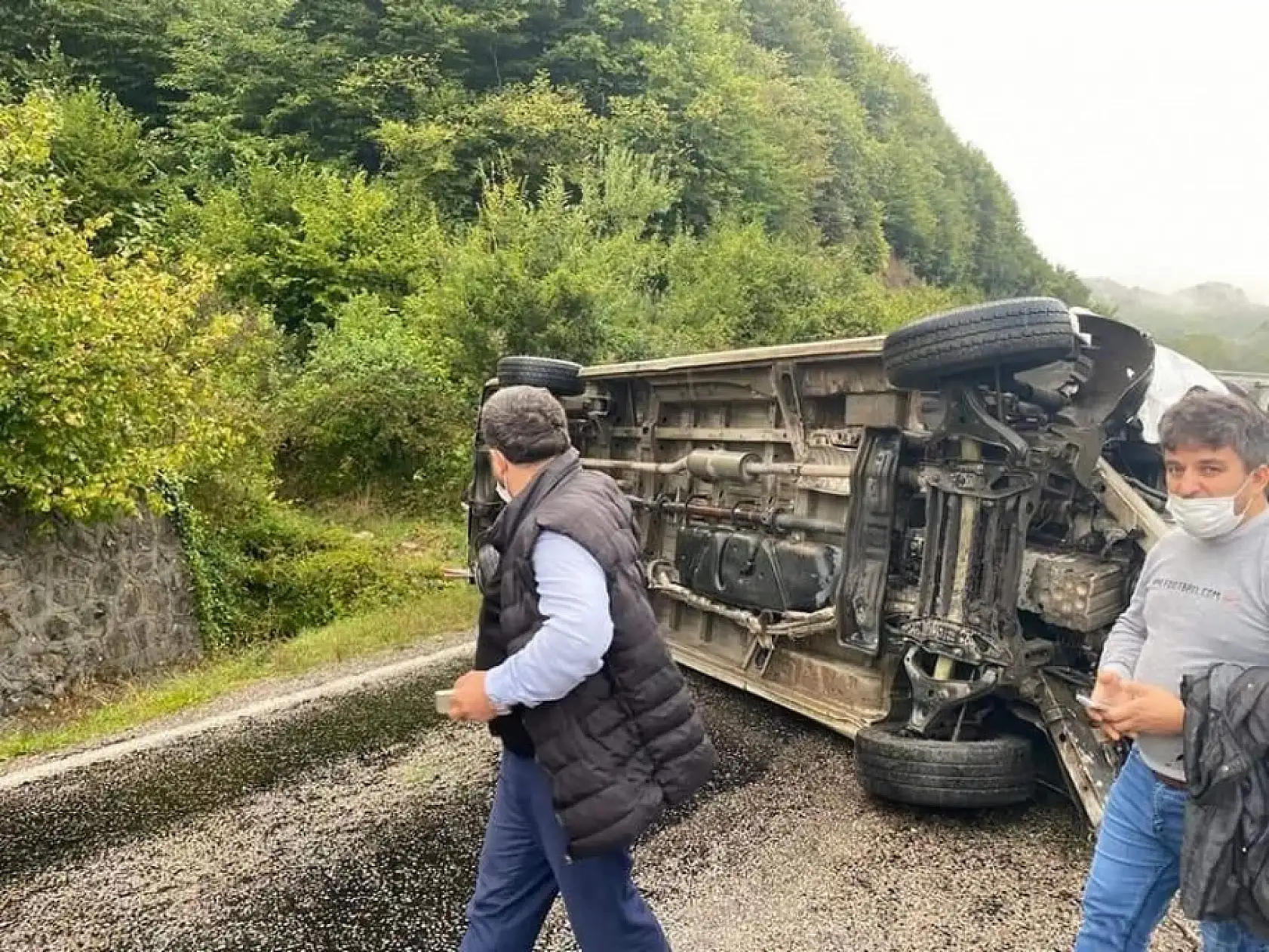 İşçi servisi devrildi, 10 yaralı