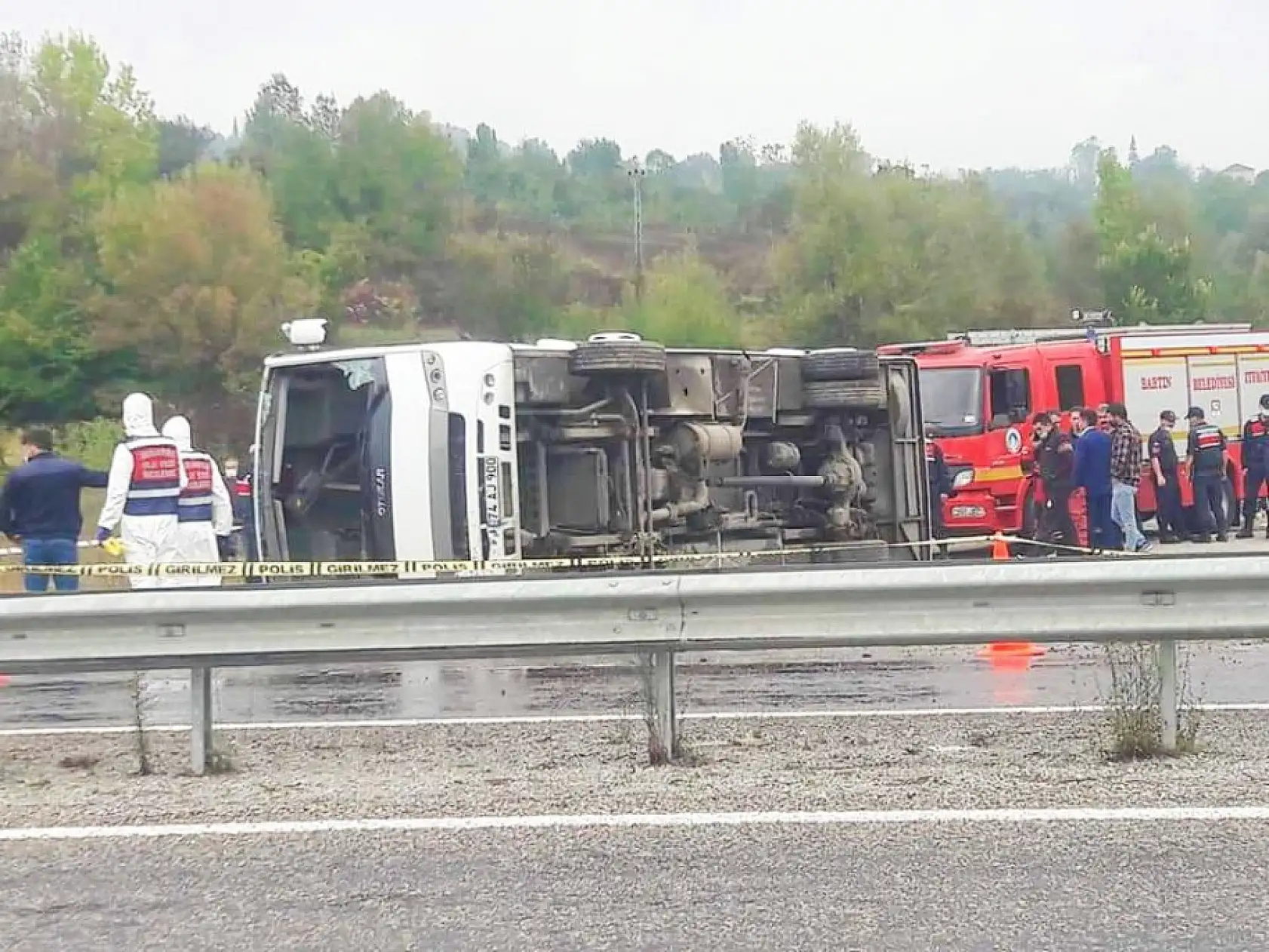 Midibüs devrildi, 2 ölü 18 yaralı