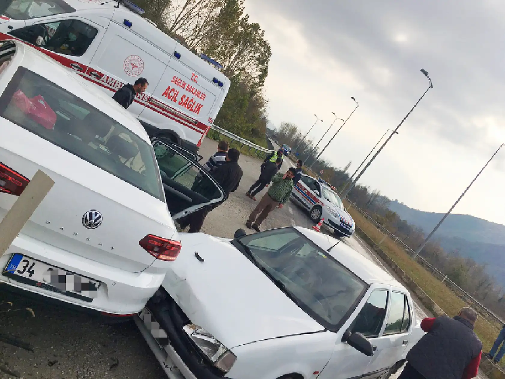 Akçamescit kavşağında kaza, 2 yaralı