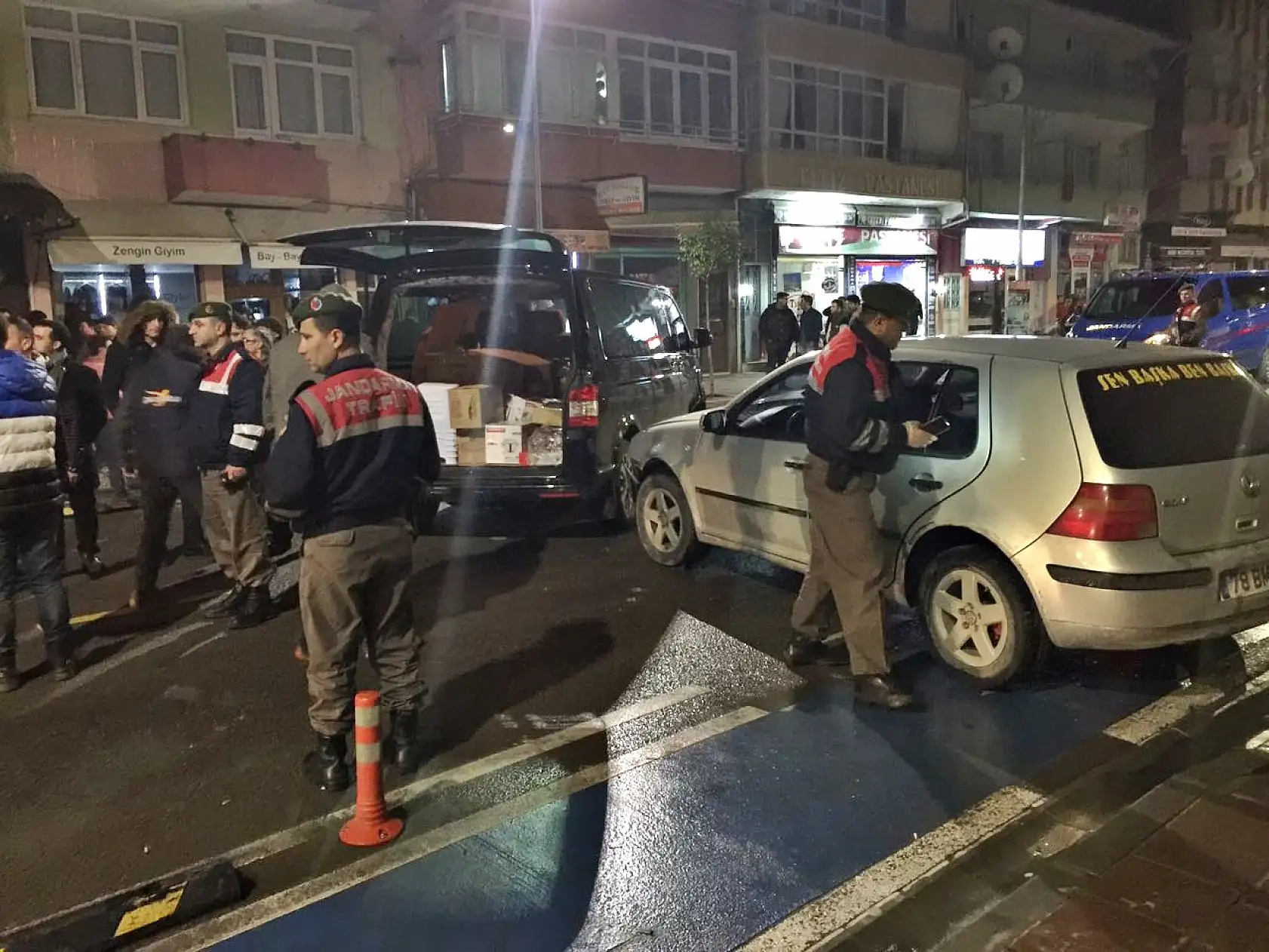 Jandarmadan kaçarken kaza yaptılar