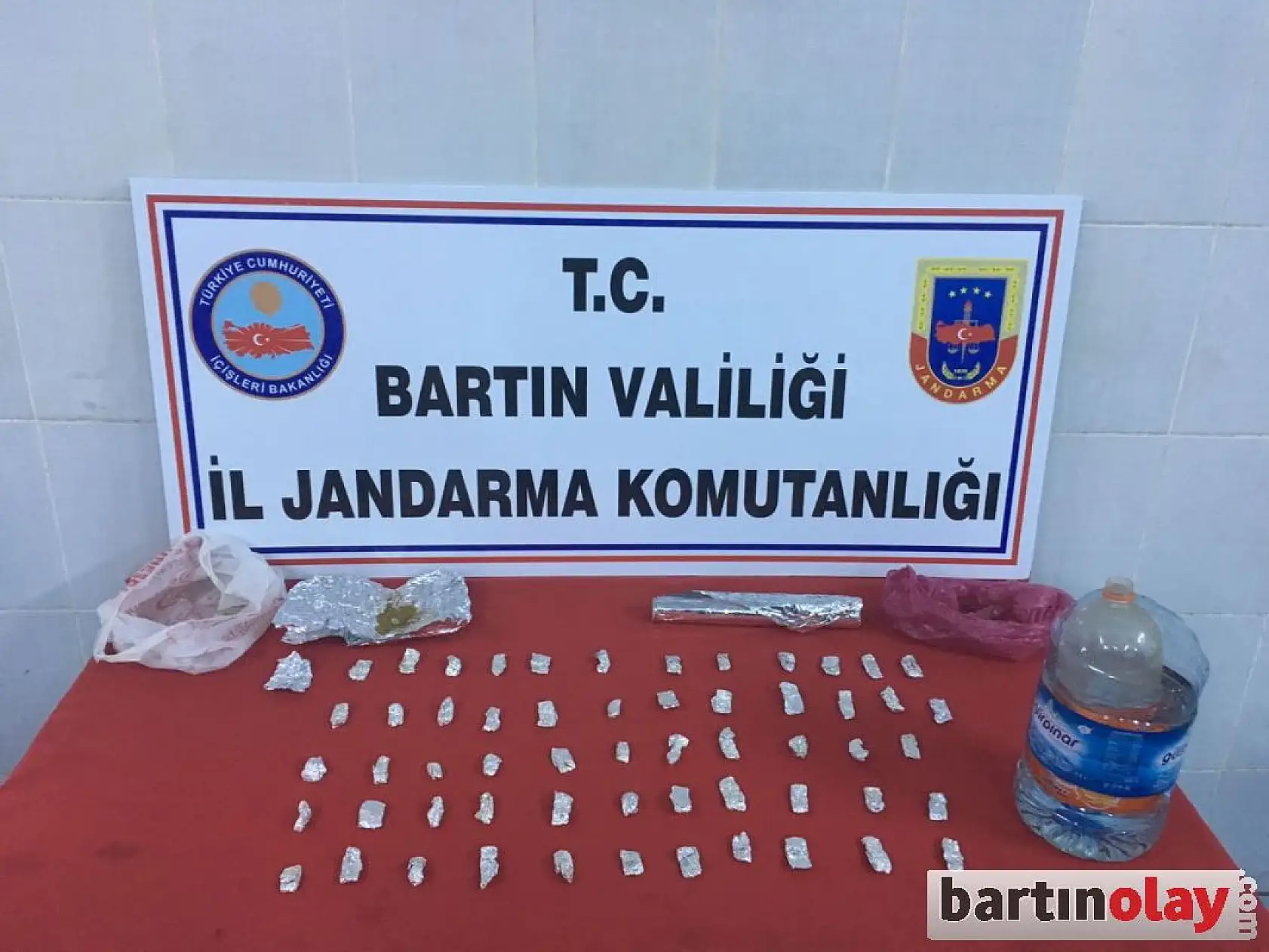 Jandarmadan uyuşturucu tacirlerine baskın
