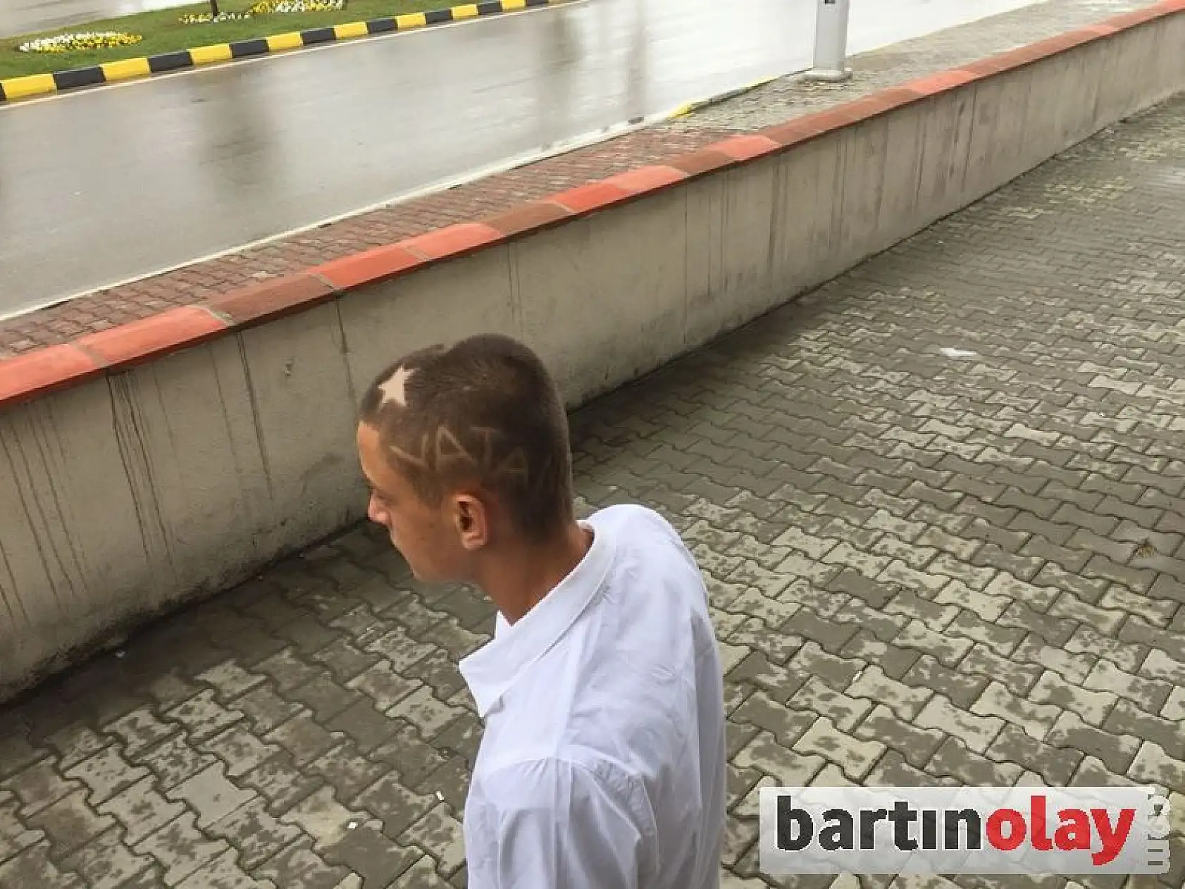 Kafasına Türk Bayrağı Çizdirdi