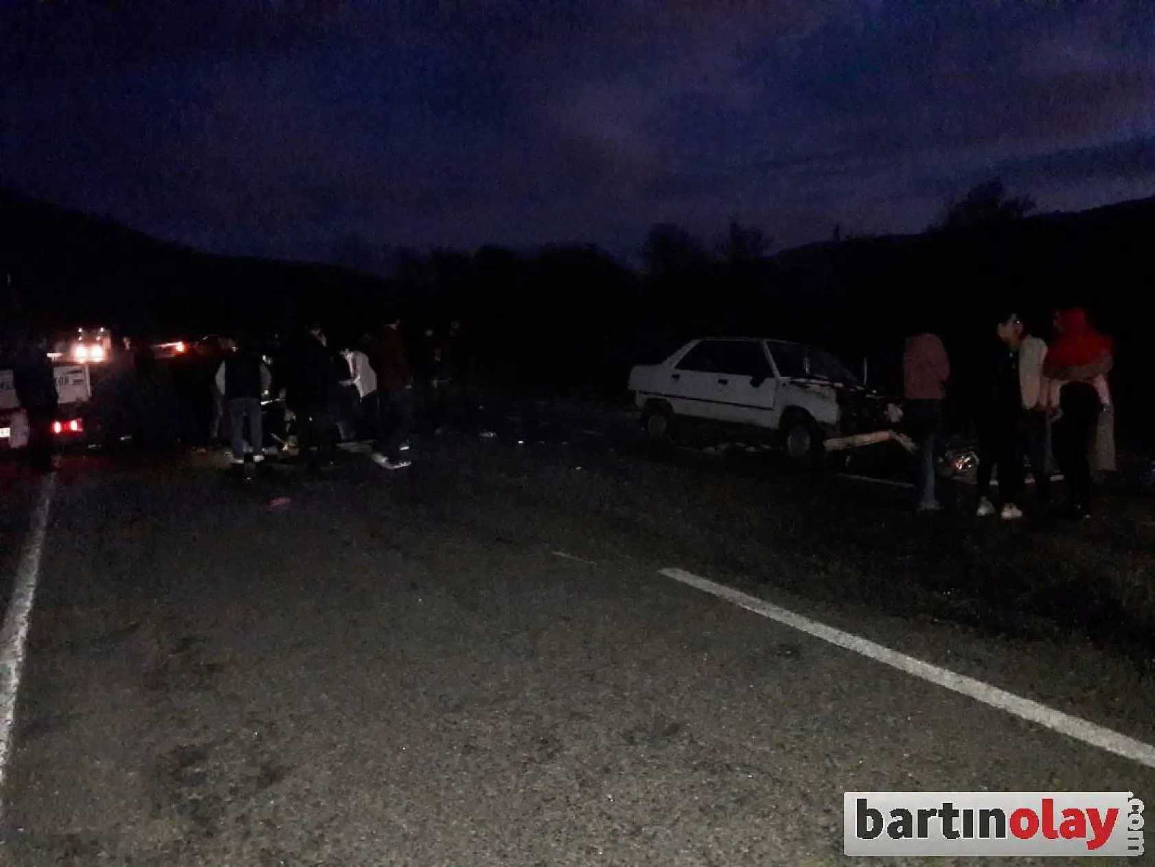 Kamyonet ile otomobil çarpıştı, 1 yaralı